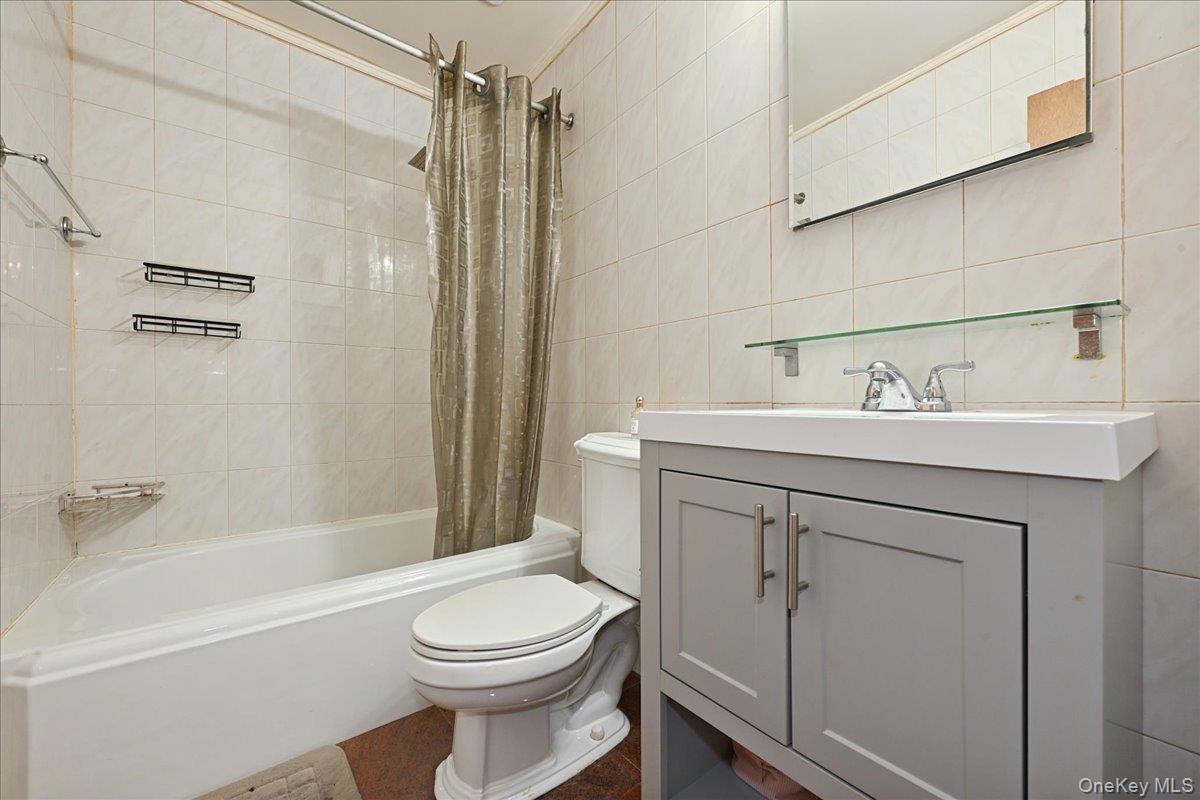 Condo Douglaston  Queens, NY 11362, MLS-936577-20