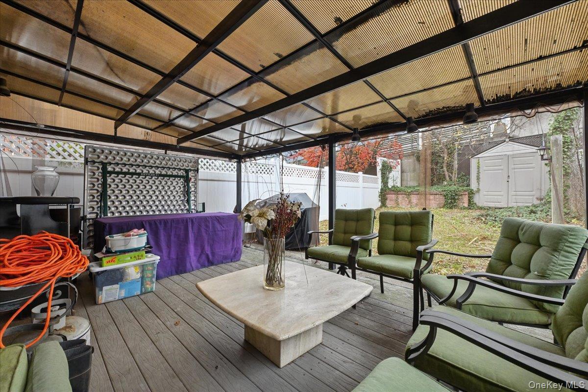 Condo Douglaston  Queens, NY 11362, MLS-936577-24