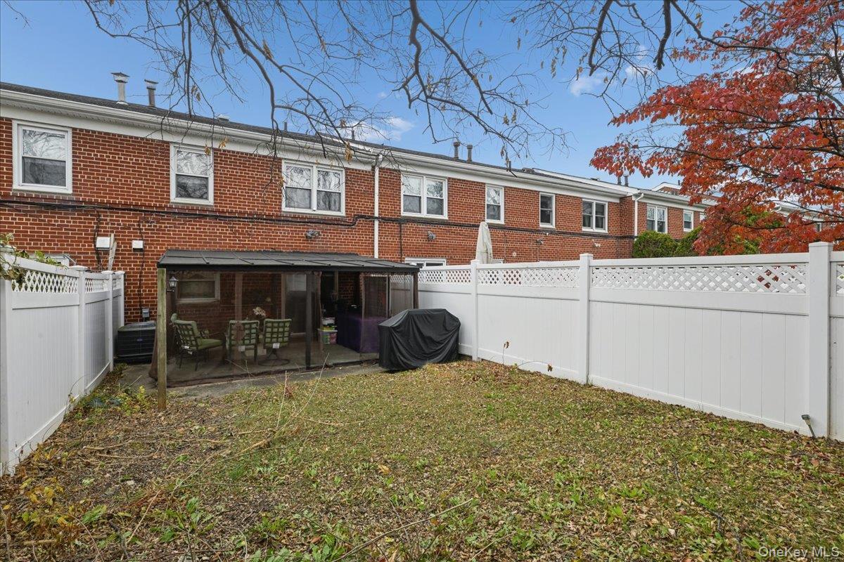 Condo Douglaston  Queens, NY 11362, MLS-936577-25