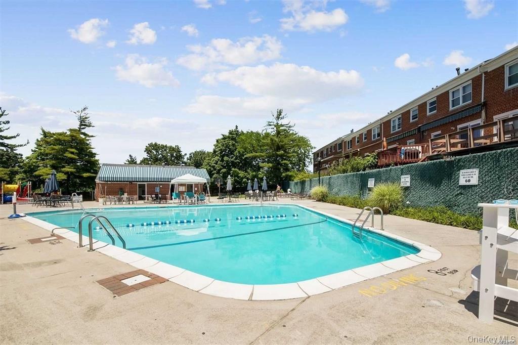 Condo Douglaston  Queens, NY 11362, MLS-936577-28