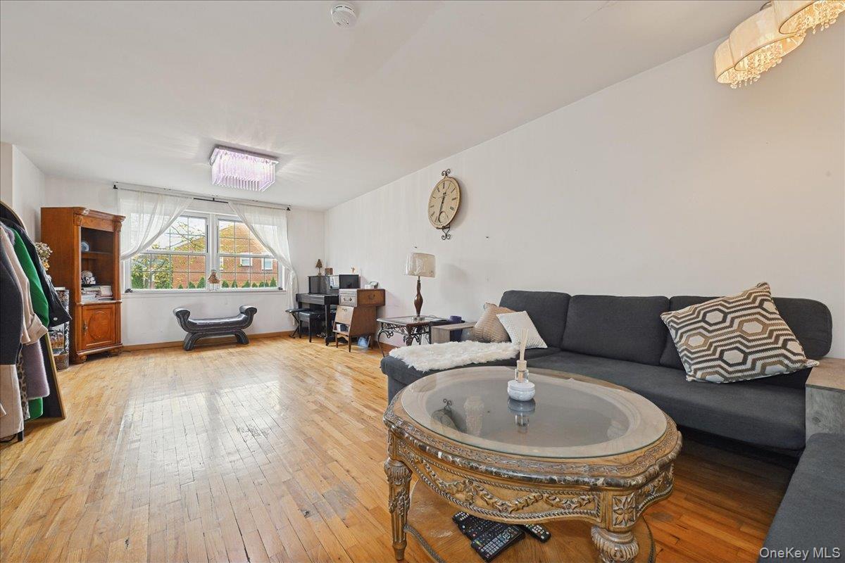 Condo Douglaston  Queens, NY 11362, MLS-936577-8