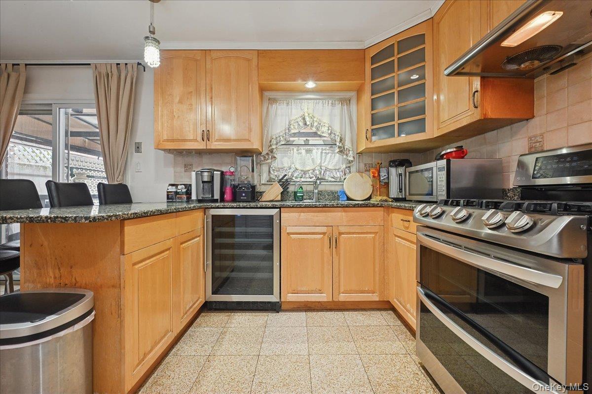 Condo Douglaston  Queens, NY 11362, MLS-936577-9