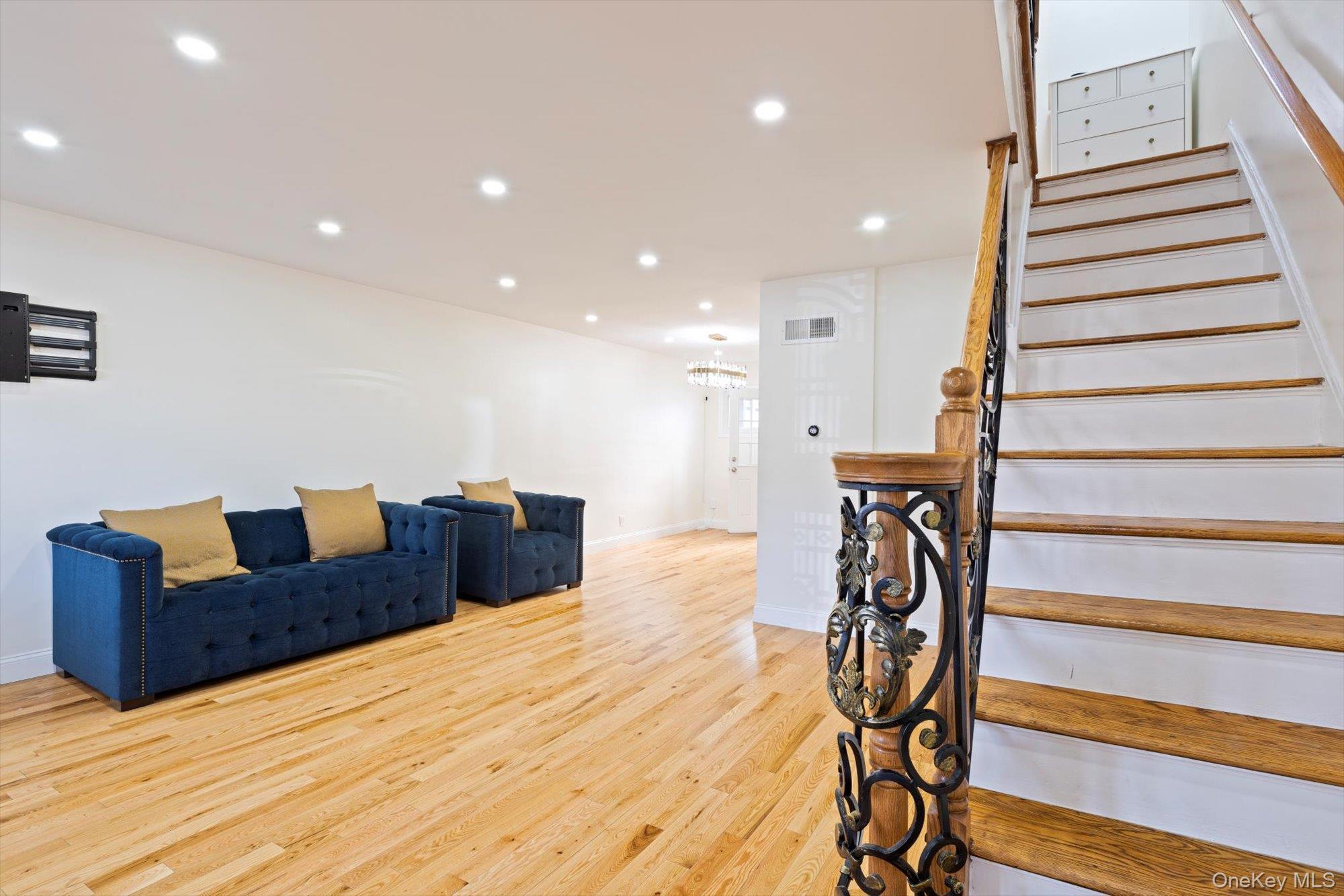 Single Family 68th  Queens, NY 11367, MLS-936587-3