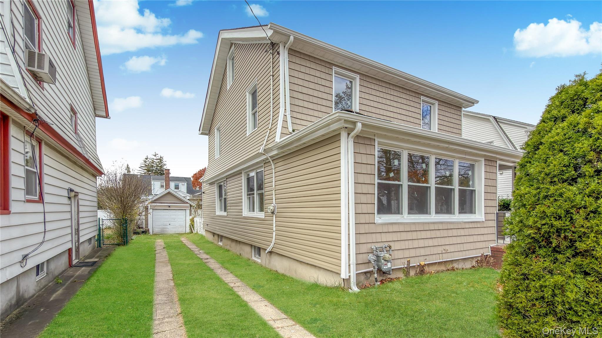 Single Family Montgomery Nassau County, NY 11580, MLS-936615-10