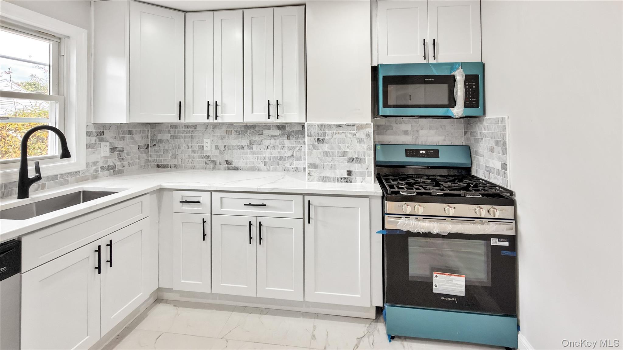 Single Family Montgomery Nassau County, NY 11580, MLS-936615-20