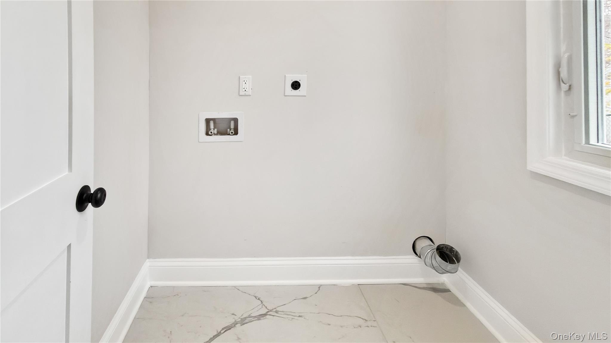 Single Family Montgomery Nassau County, NY 11580, MLS-936615-25