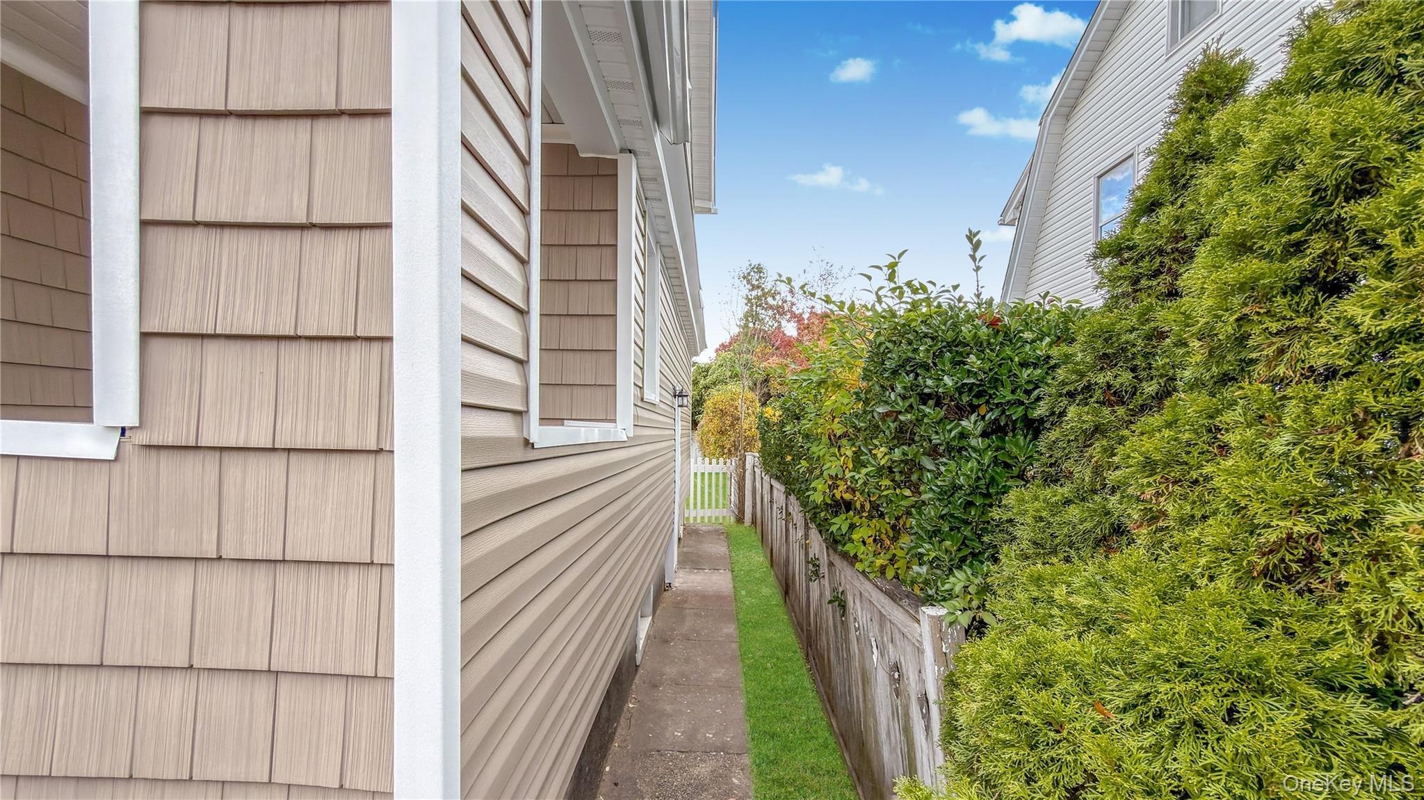 Single Family Montgomery Nassau County, NY 11580, MLS-936615-44