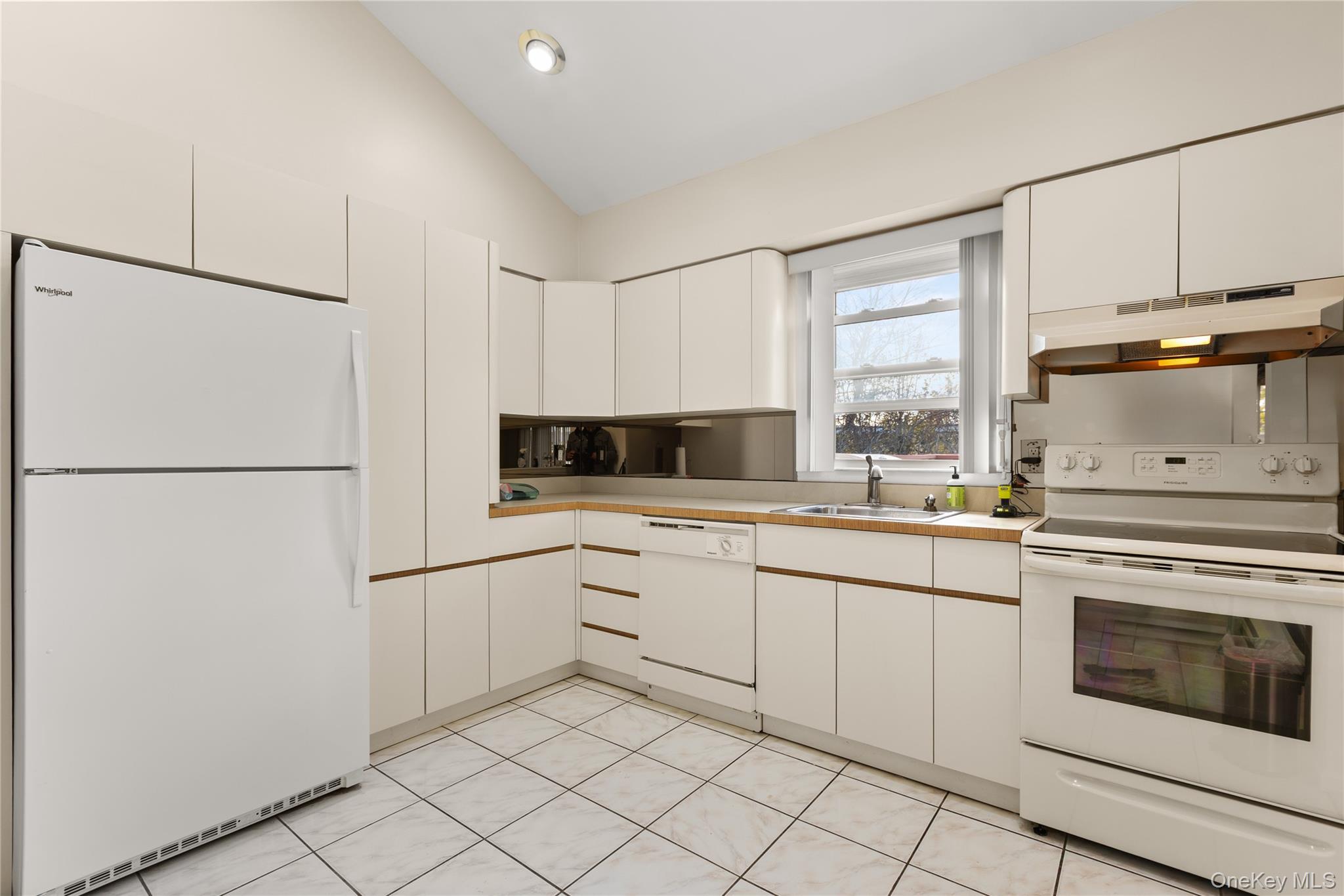 Single Family Alleghany Suffolk County, NY 11757, MLS-936622-5