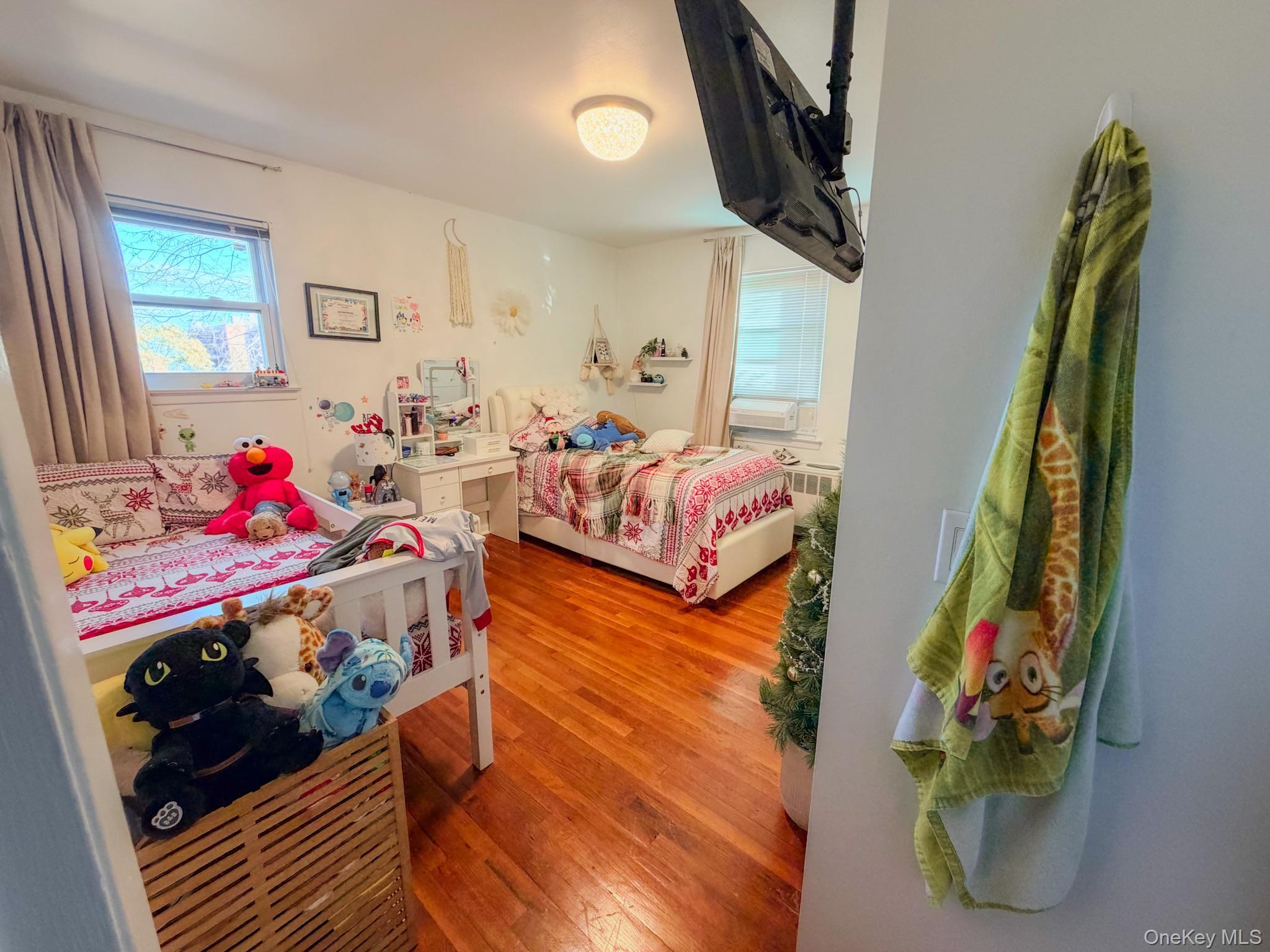 Single Family Clarence Bronx, NY 10465, MLS-936690-16