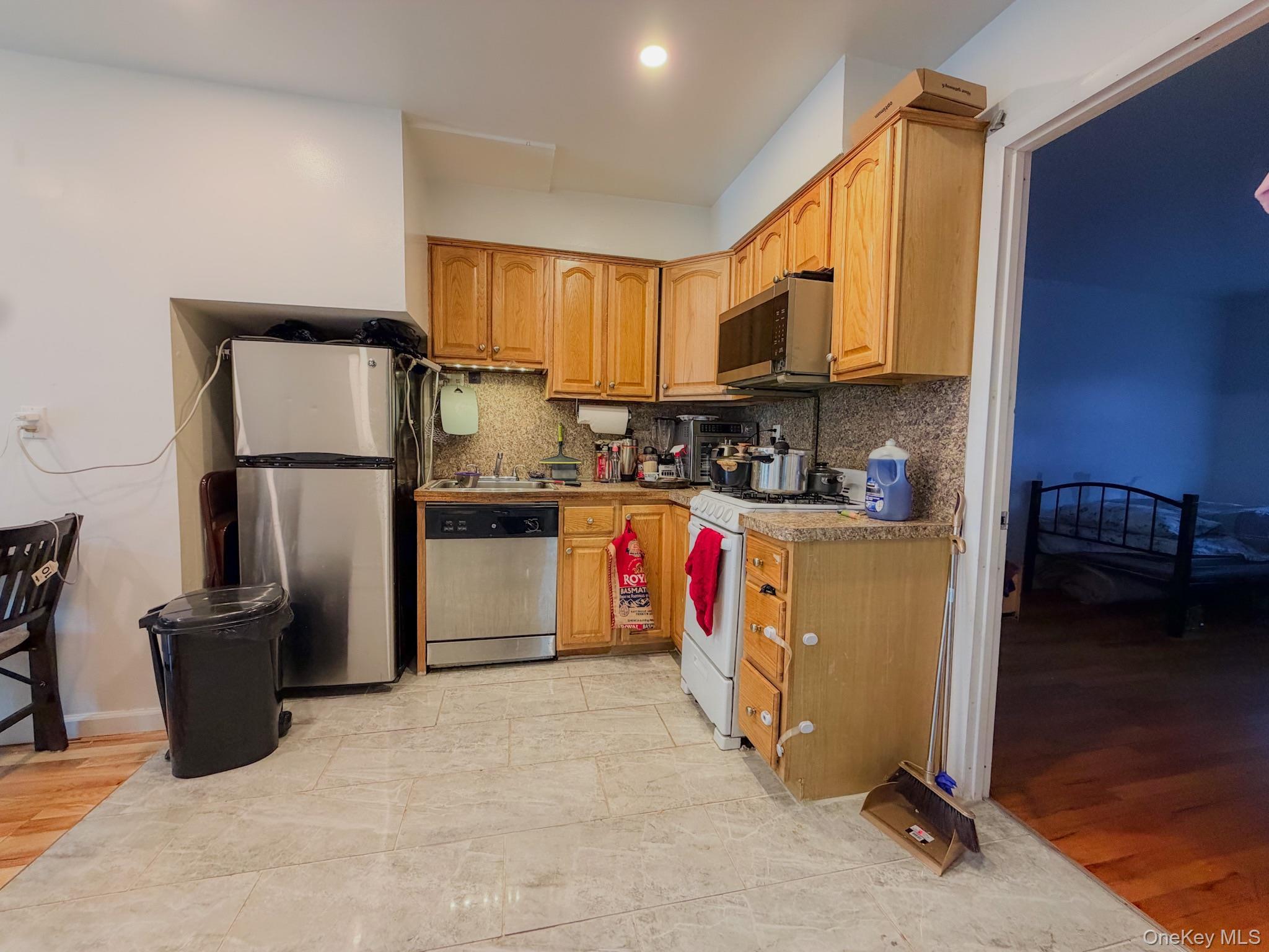 Single Family Clarence Bronx, NY 10465, MLS-936690-4