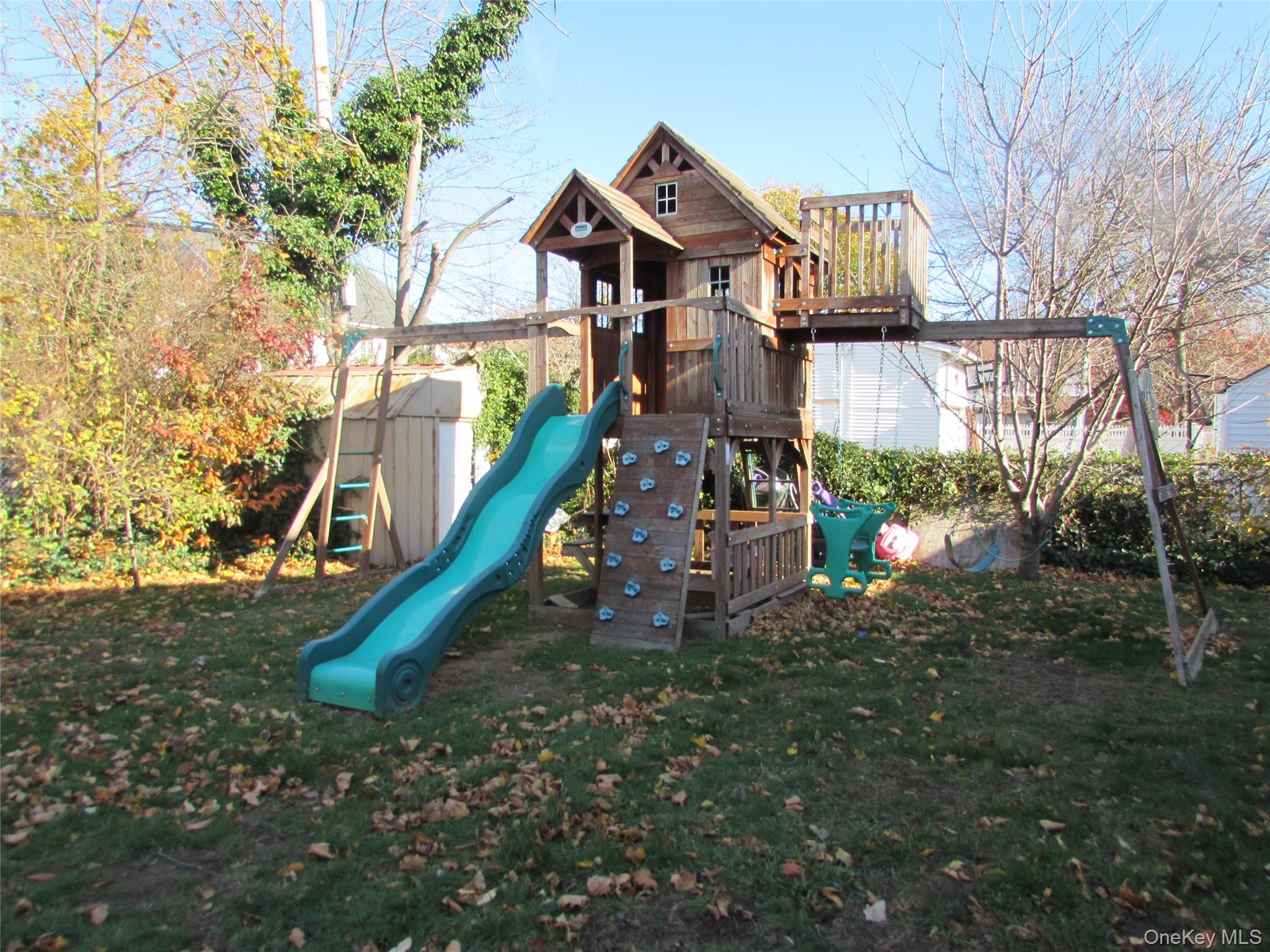 Single Family Phoenix  Nassau County, NY 11550, MLS-936907-16