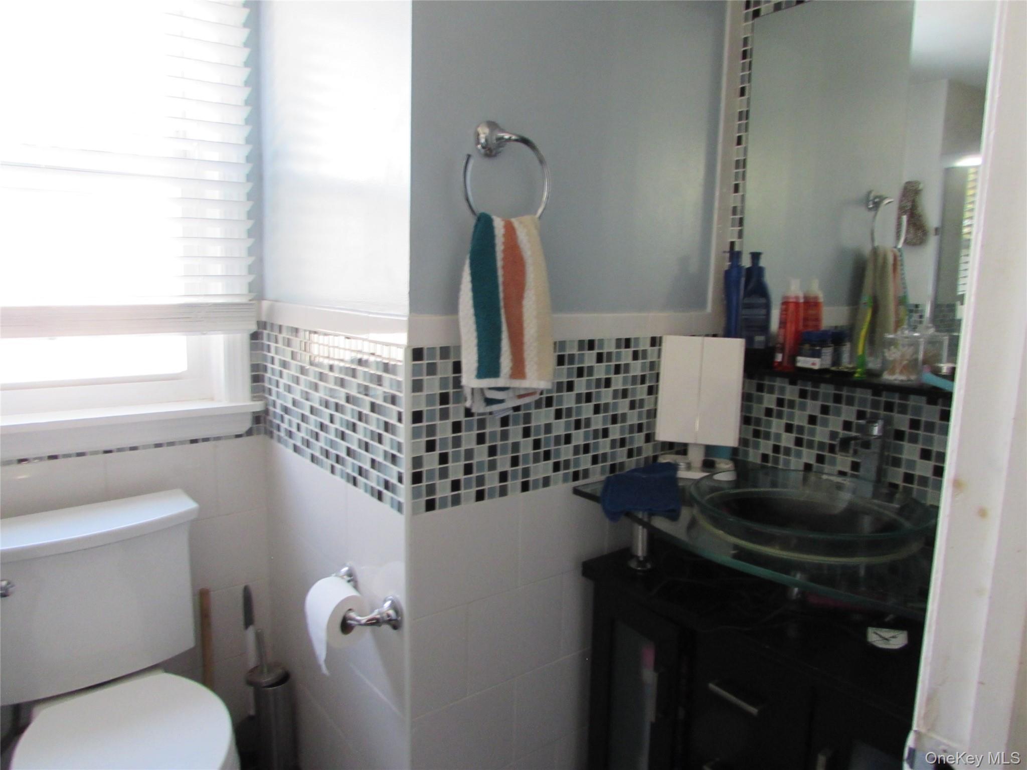 Single Family Phoenix  Nassau County, NY 11550, MLS-936907-9