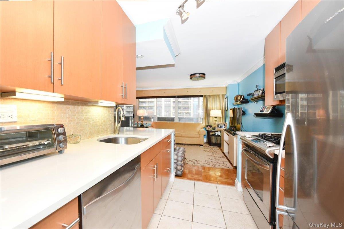 Coop 215 Queens, NY 11360, MLS-936916-19