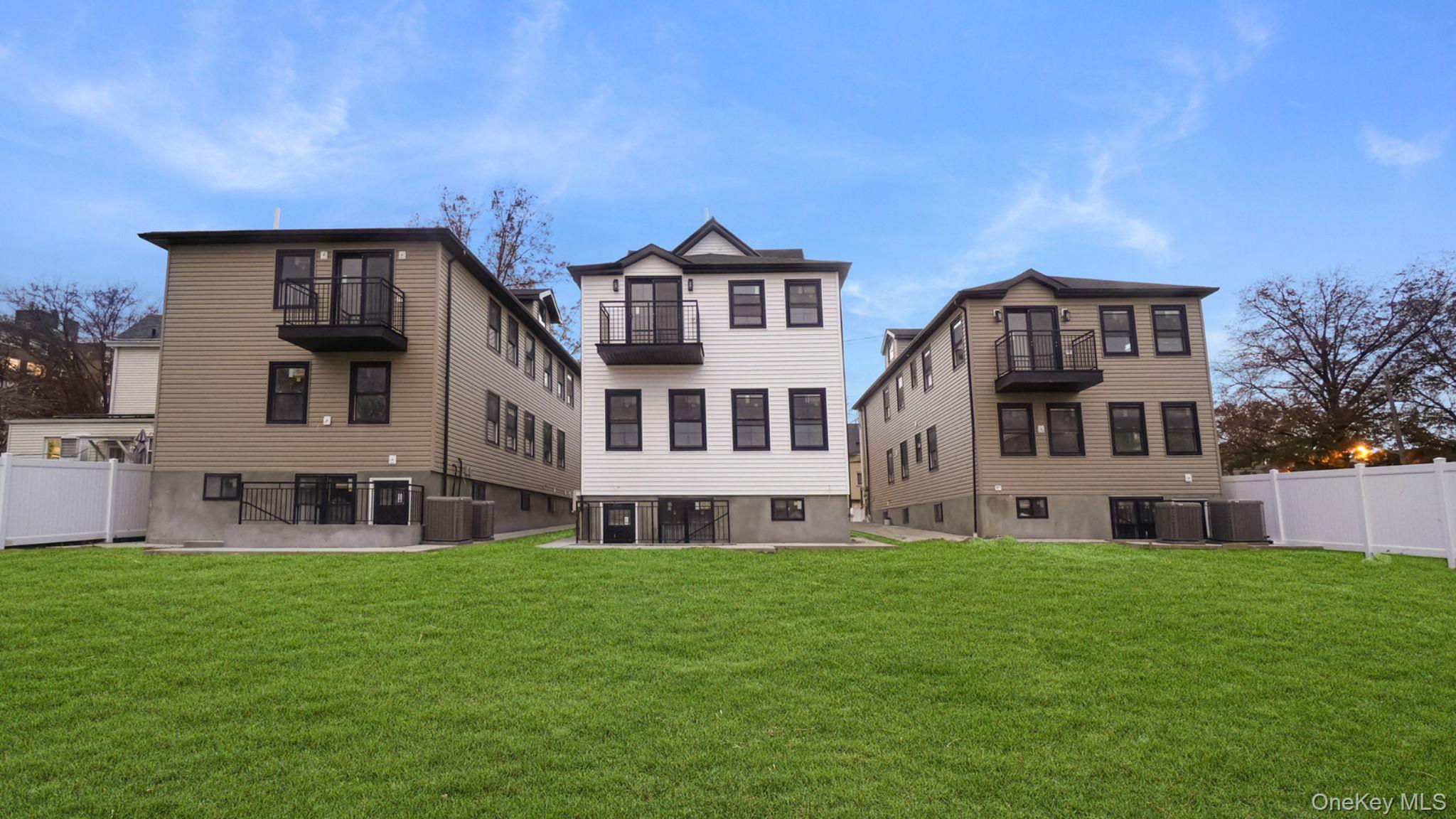 Single Family 234th  Bronx, NY 10470, MLS-936980-4