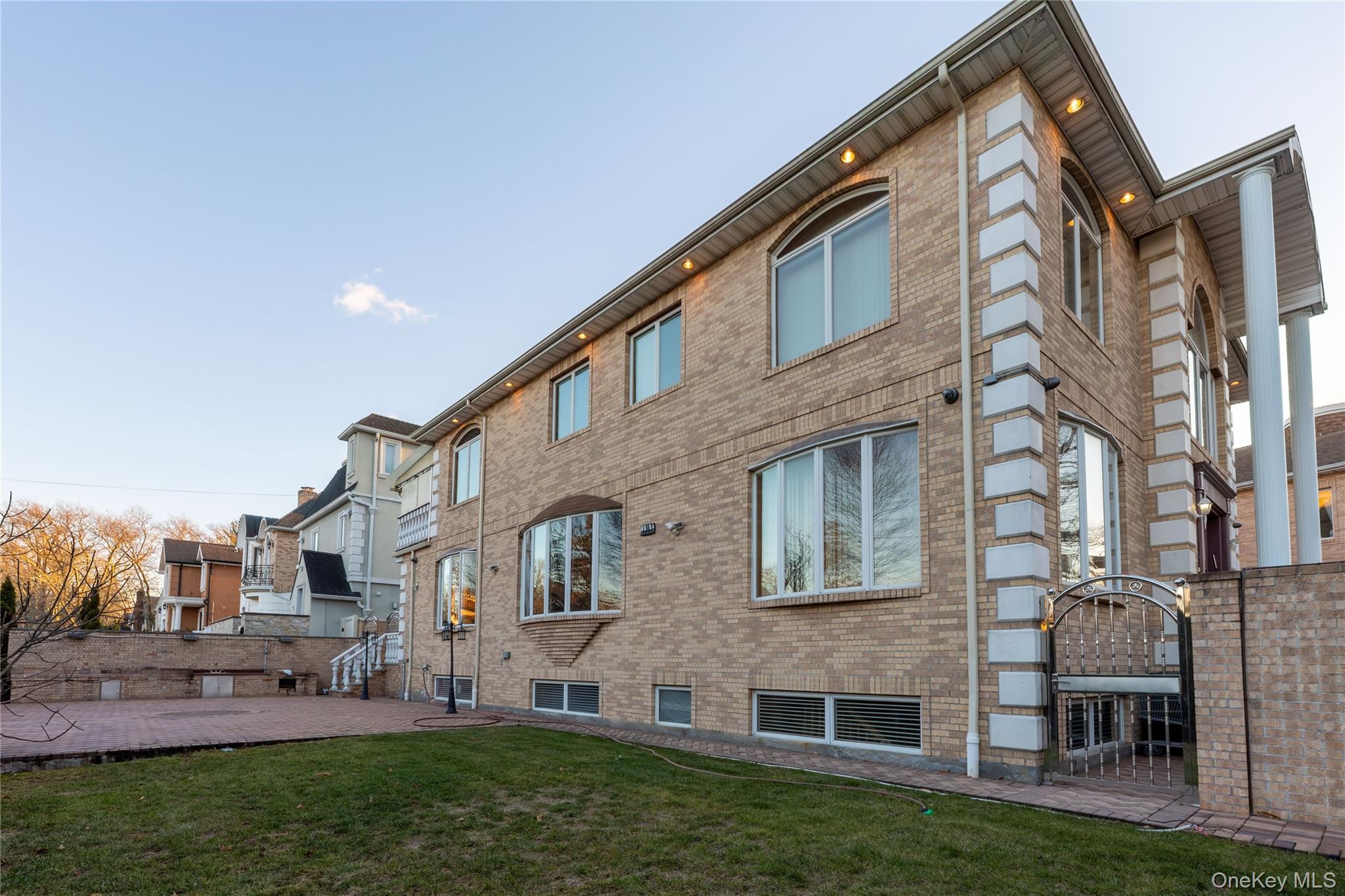 Single Family Surrey  Queens, NY 11432, MLS-936989-10