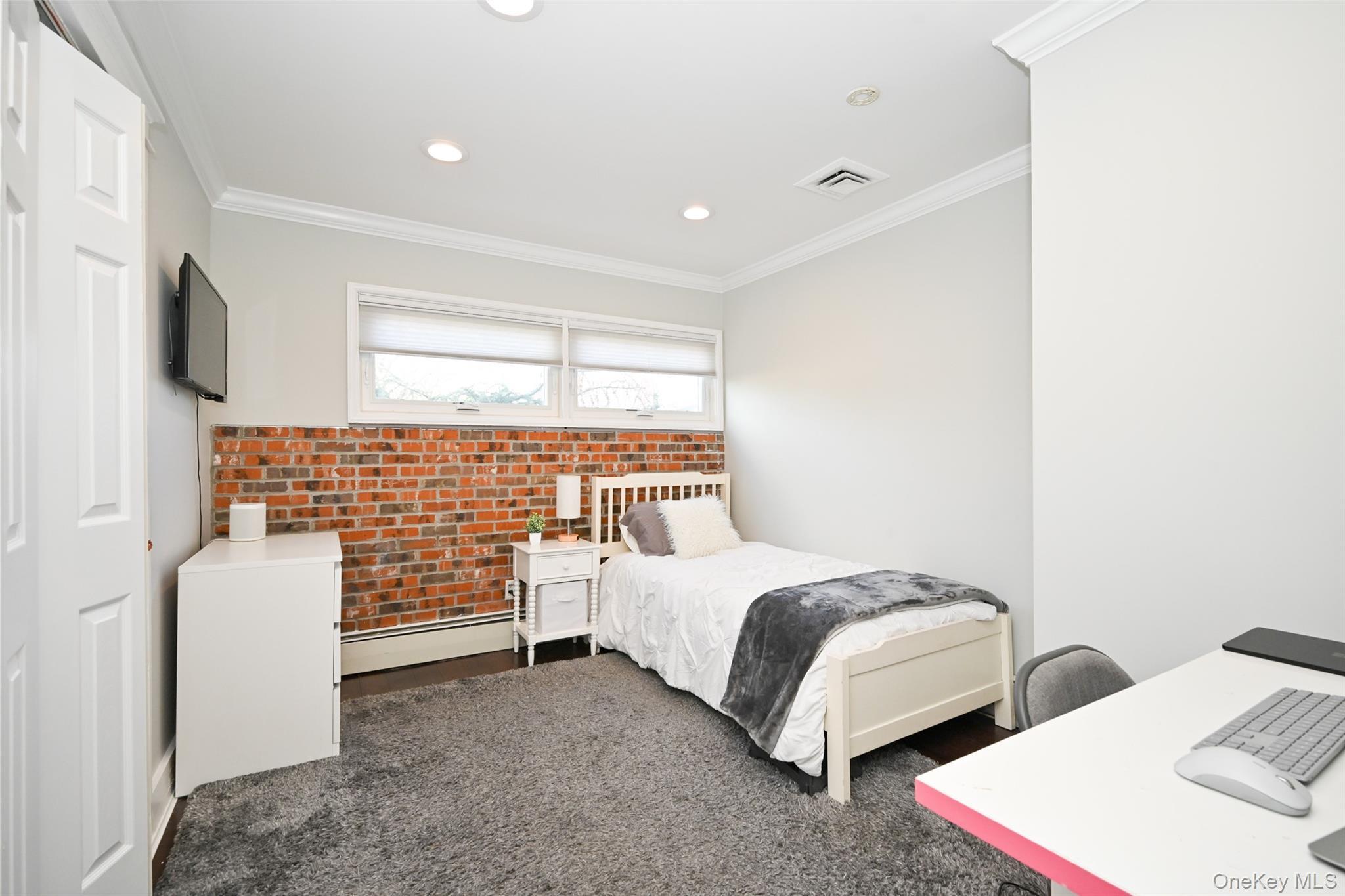 Single Family Meadow Nassau County, NY 11570, MLS-937004-16