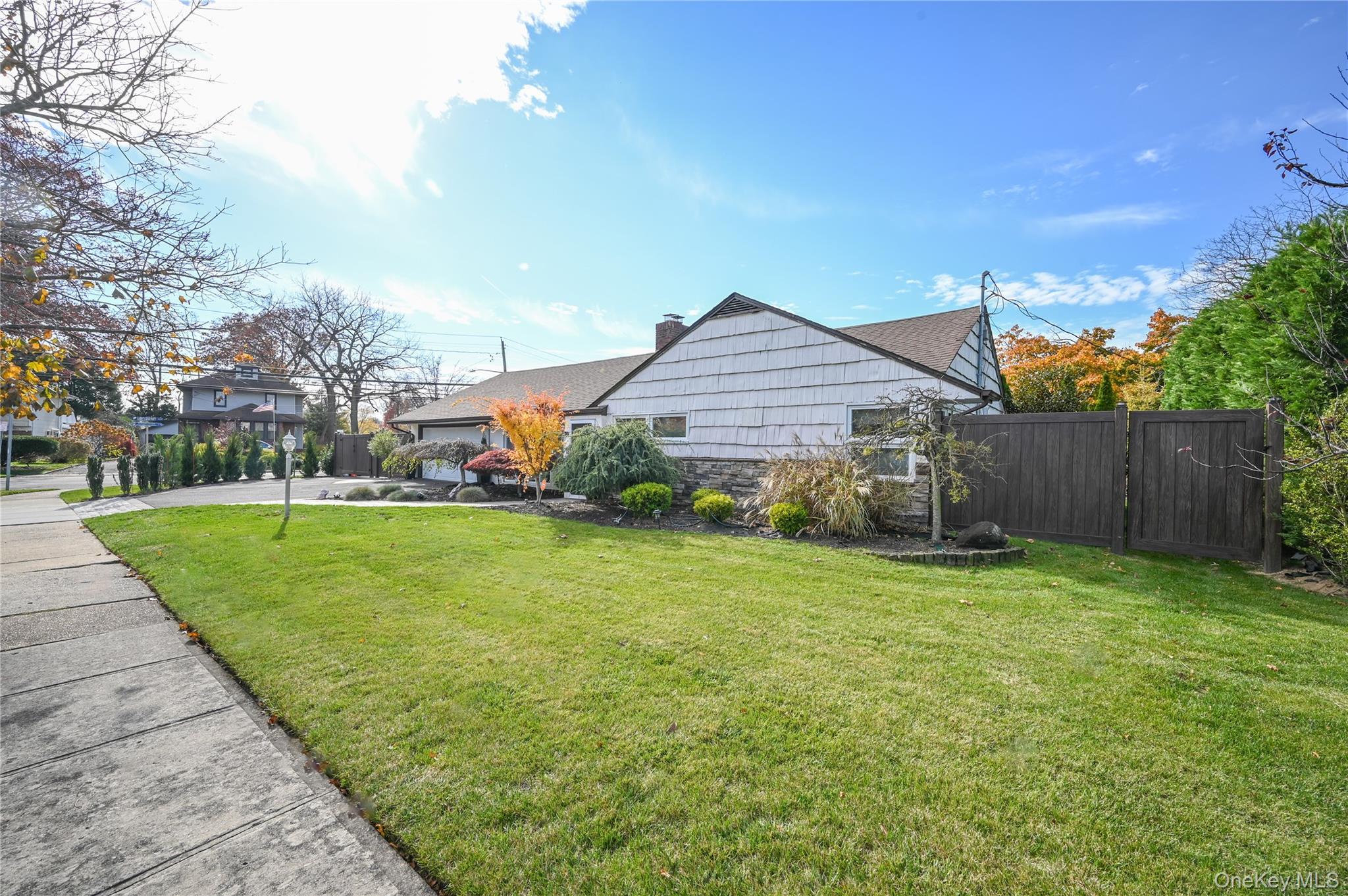 Single Family Meadow Nassau County, NY 11570, MLS-937004-2