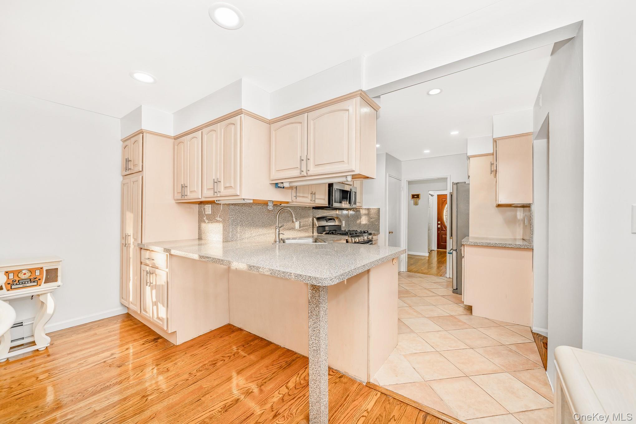 Single Family Brewster Gate  Nassau County, NY 11758, MLS-937016-15