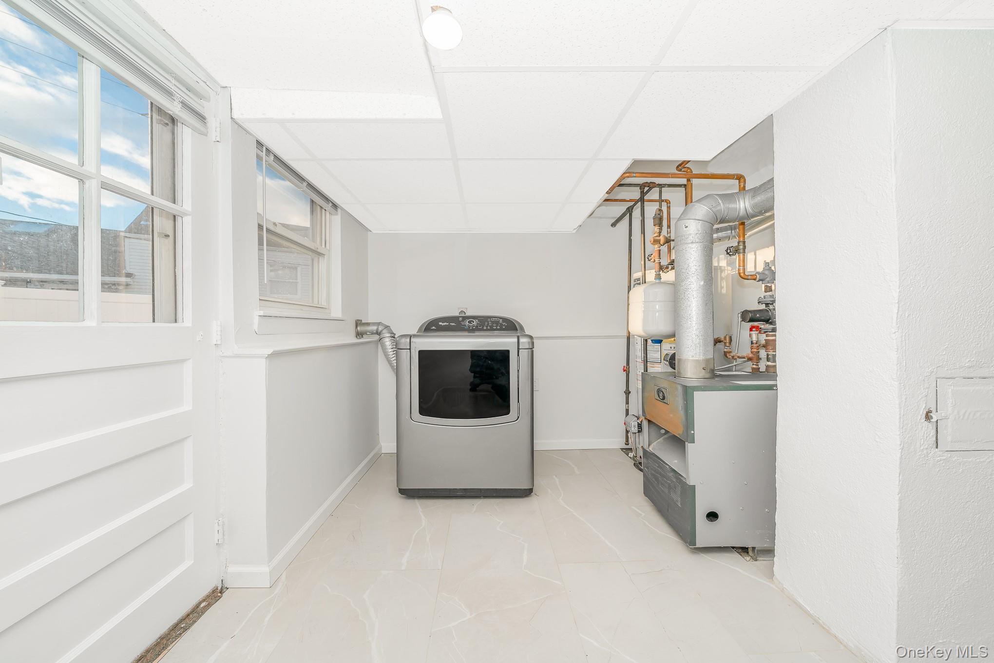 Single Family Brewster Gate  Nassau County, NY 11758, MLS-937016-16