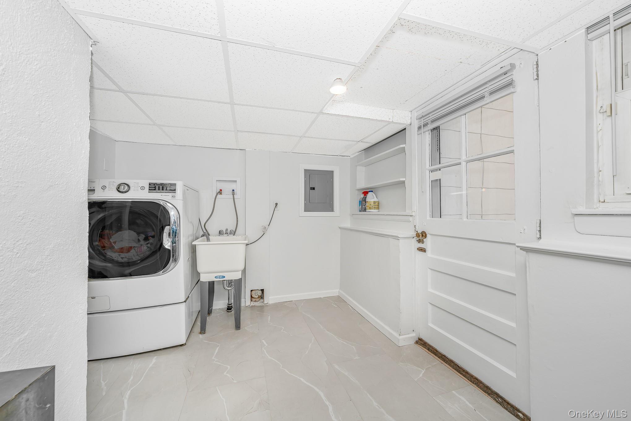 Single Family Brewster Gate  Nassau County, NY 11758, MLS-937016-17