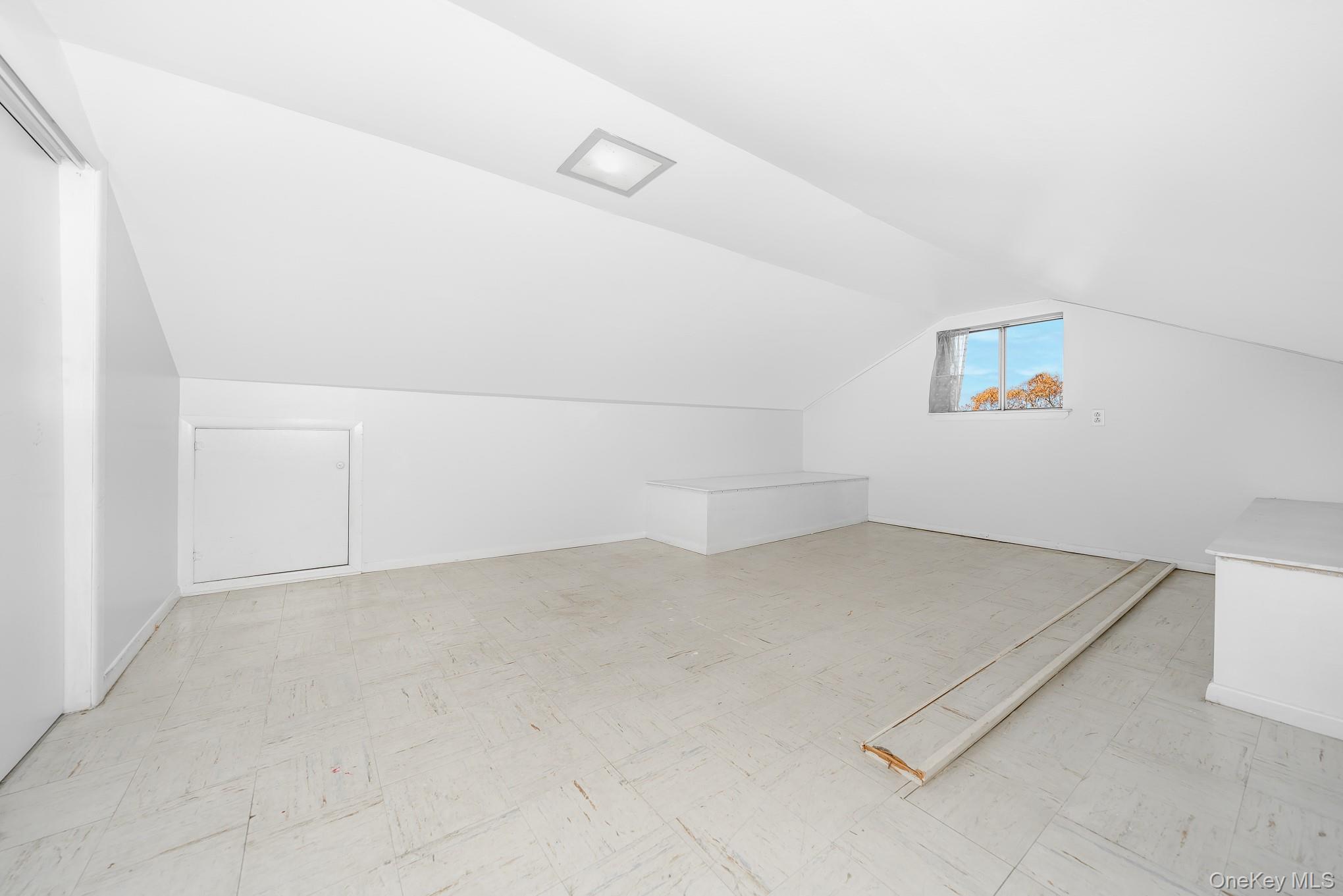 Single Family Brewster Gate  Nassau County, NY 11758, MLS-937016-23