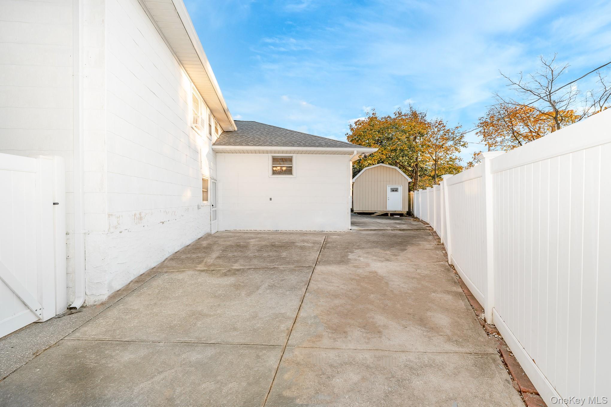 Single Family Brewster Gate  Nassau County, NY 11758, MLS-937016-27