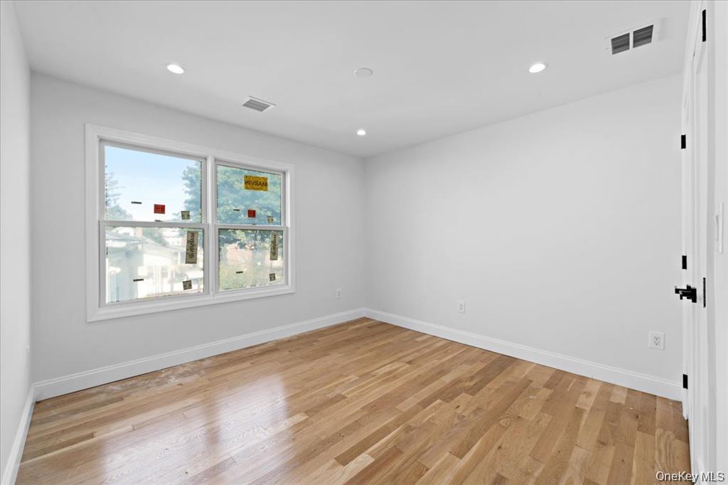 Single Family Thurton Westchester County, NY 10704, MLS-937026-11