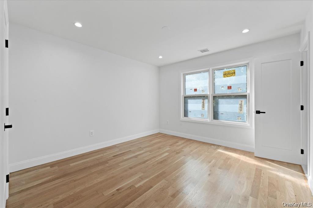 Single Family Thurton Westchester County, NY 10704, MLS-937033-44