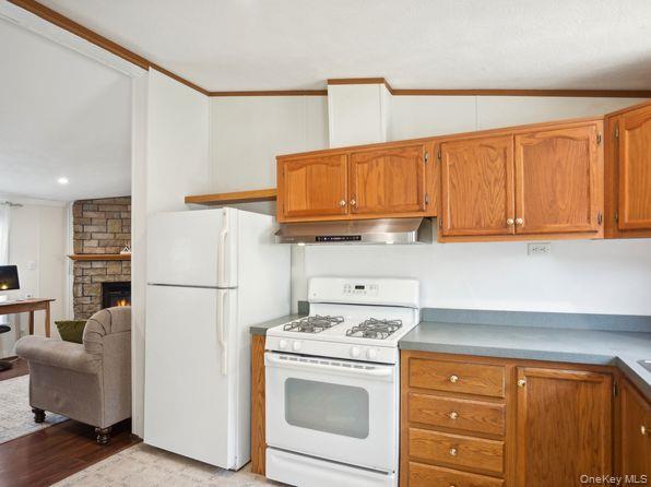 Coop Three Mile Harbo  Suffolk County, NY 11937, MLS-937072-16