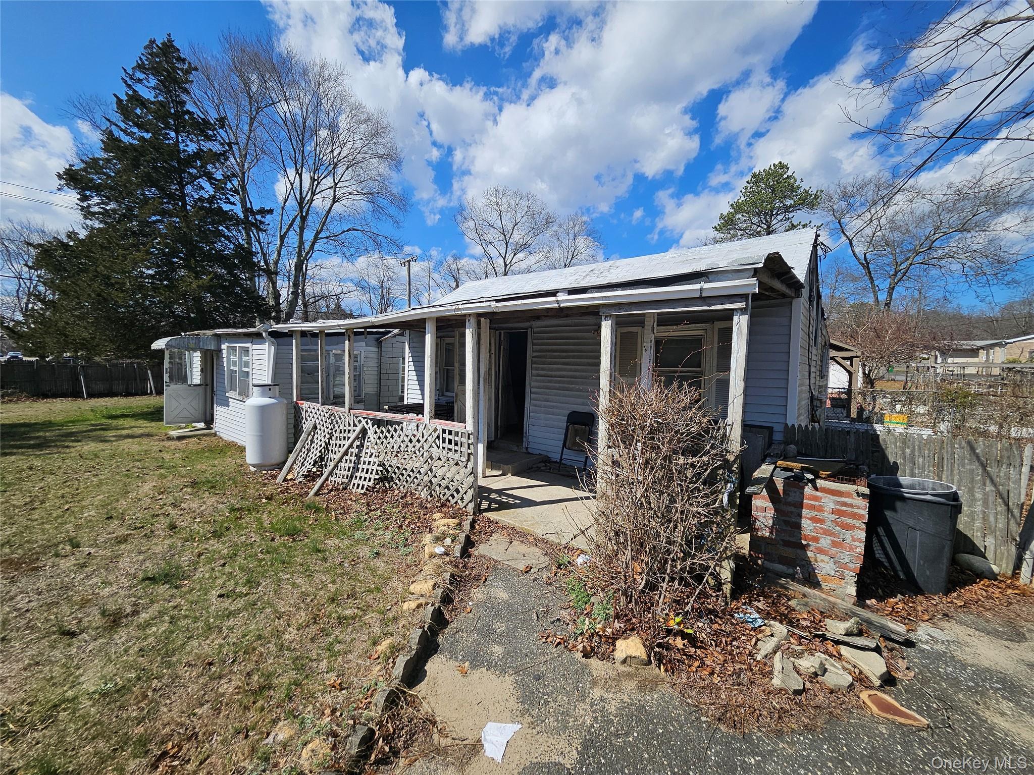 Single Family Granny Suffolk County, NY 11763, MLS-937104-11