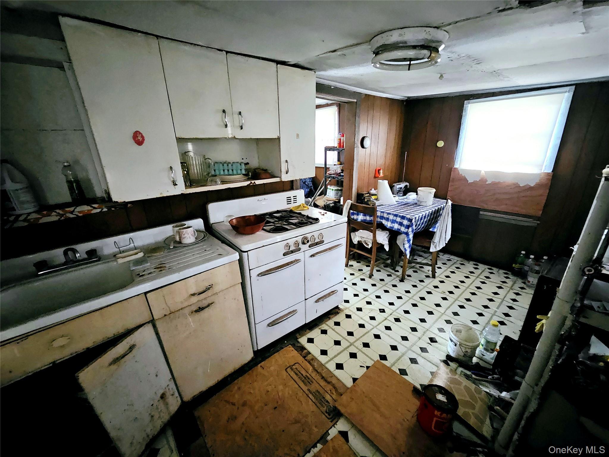 Single Family Granny Suffolk County, NY 11763, MLS-937104-12