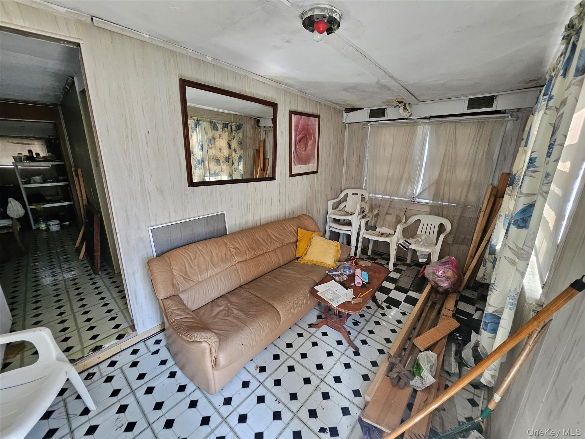 Single Family Granny Suffolk County, NY 11763, MLS-937104-25