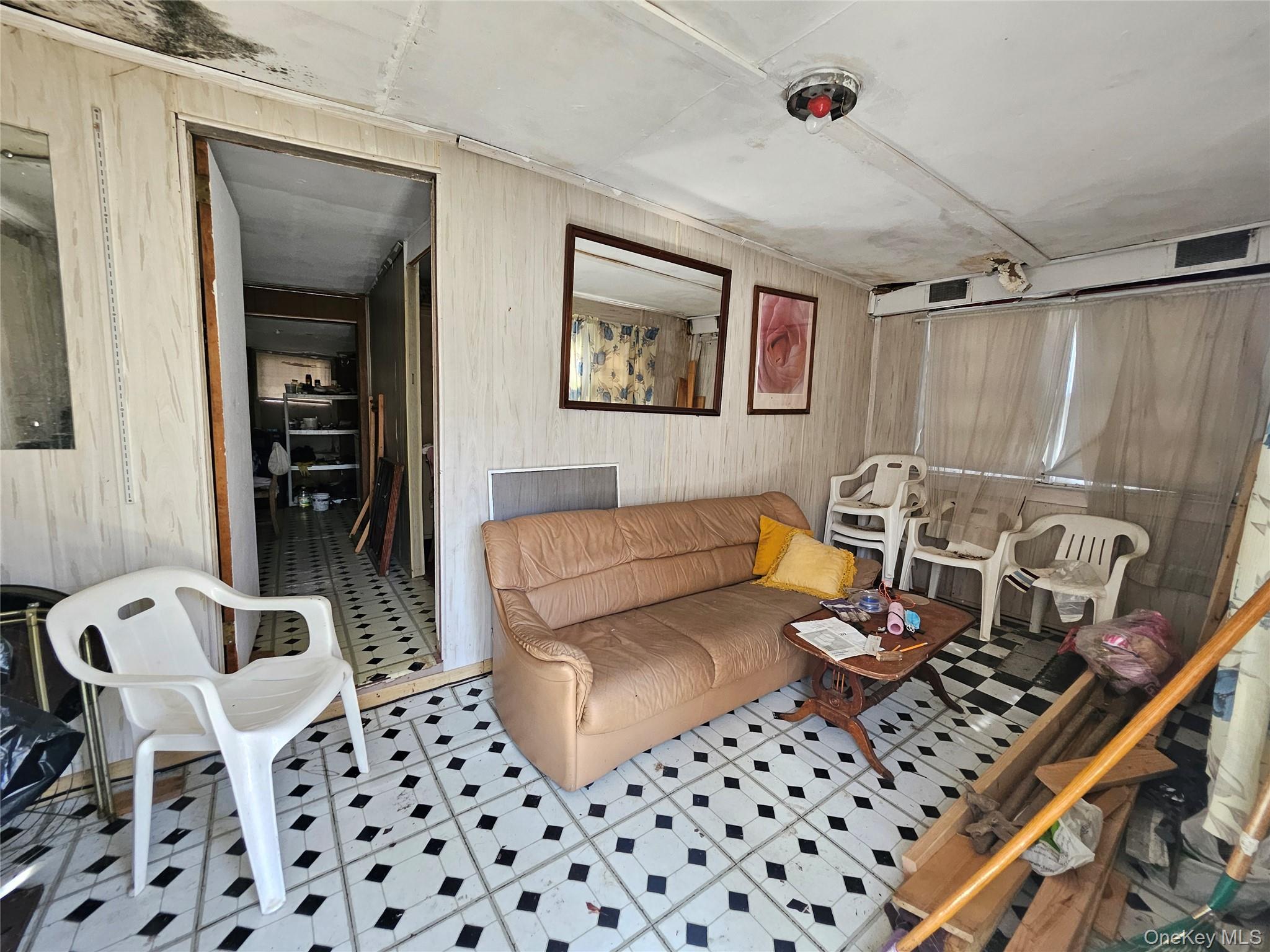 Single Family Granny Suffolk County, NY 11763, MLS-937104-26