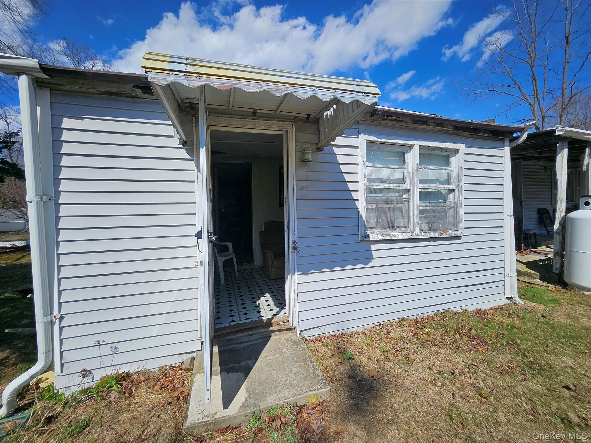 Single Family Granny Suffolk County, NY 11763, MLS-937104-6