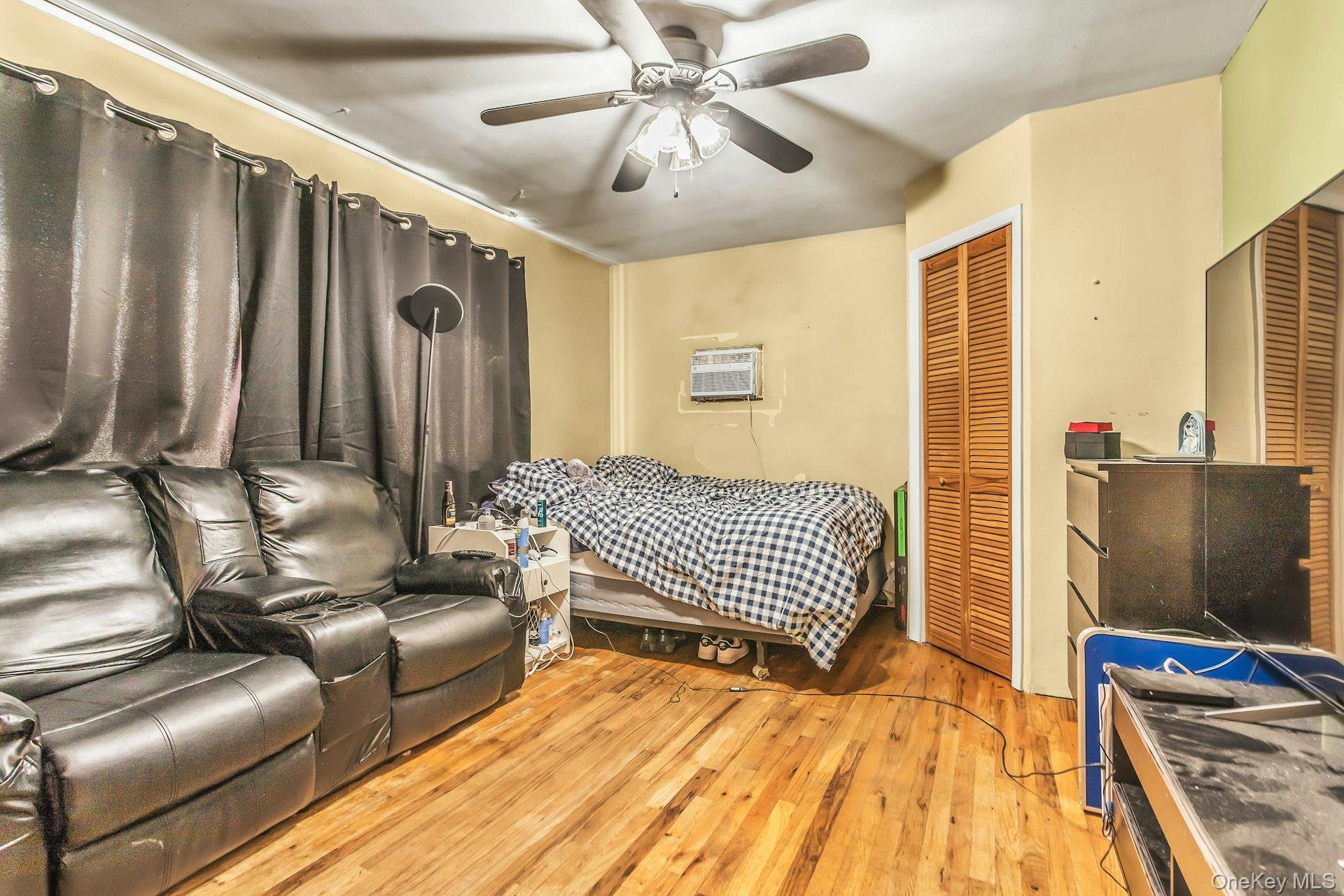 Single Family Stillwell Suffolk County, NY 11743, MLS-937151-7