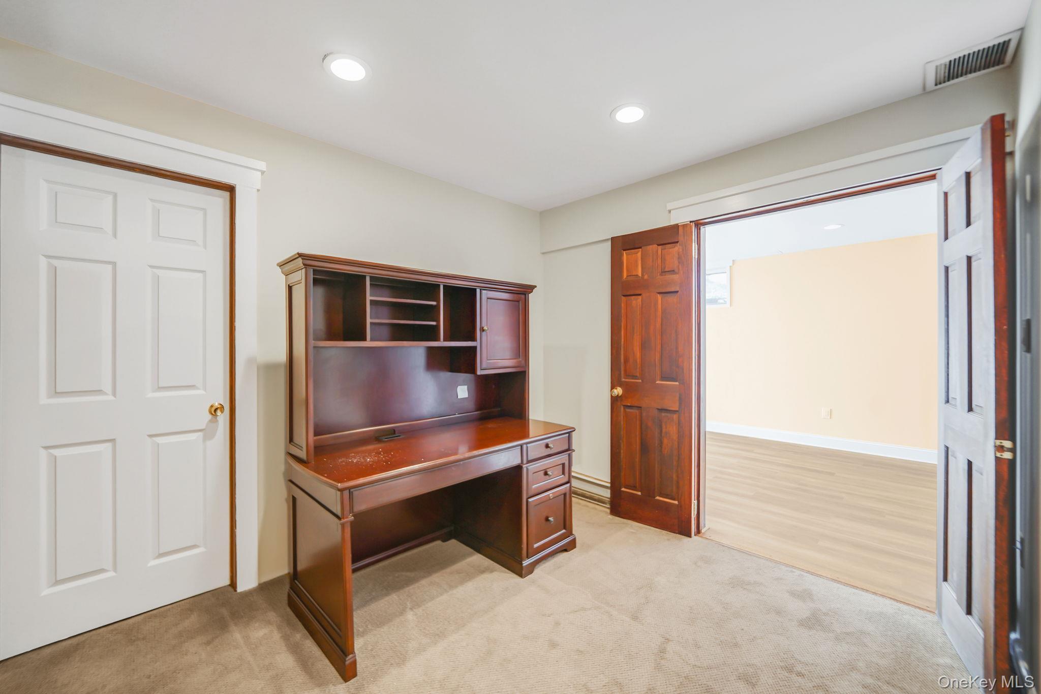 Single Family Southern Suffolk County, NY 11767, MLS-937320-25