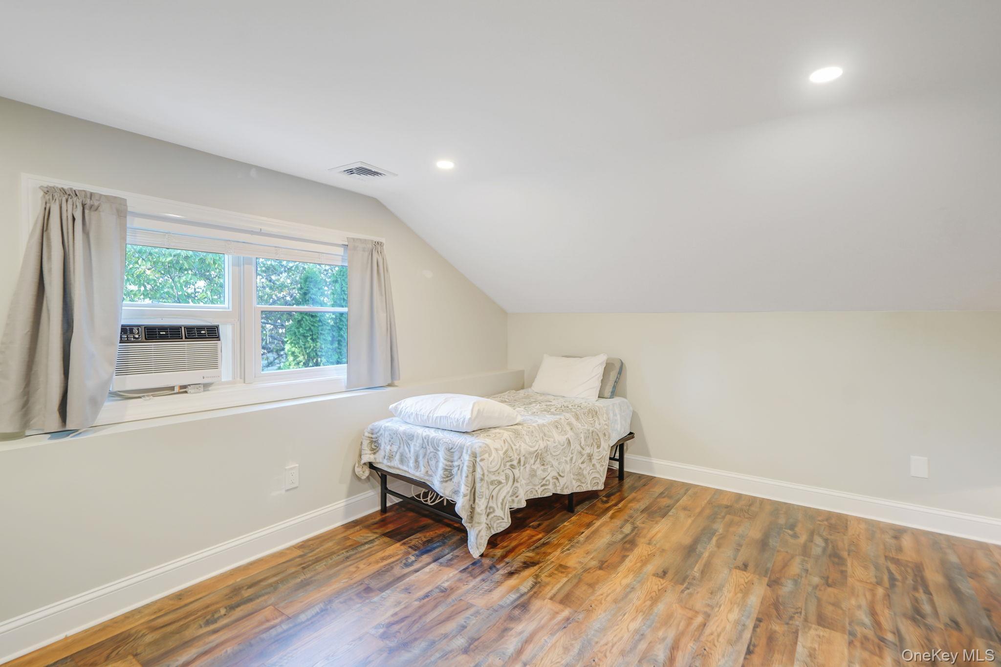 Single Family Southern  Suffolk County, NY 11767, MLS-937320-44