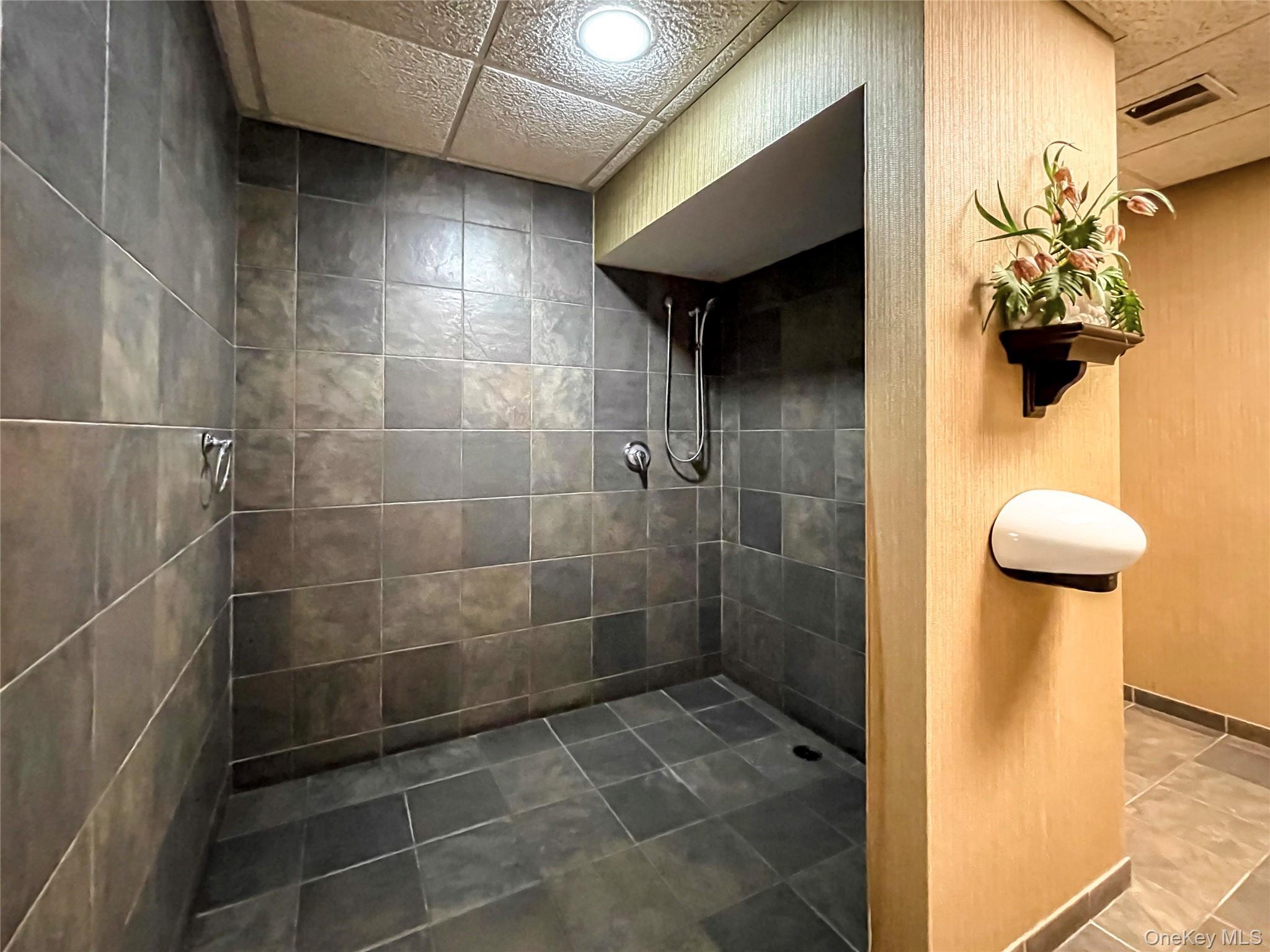 Condo Beach 117th  Queens, NY 11694, MLS-937338-22