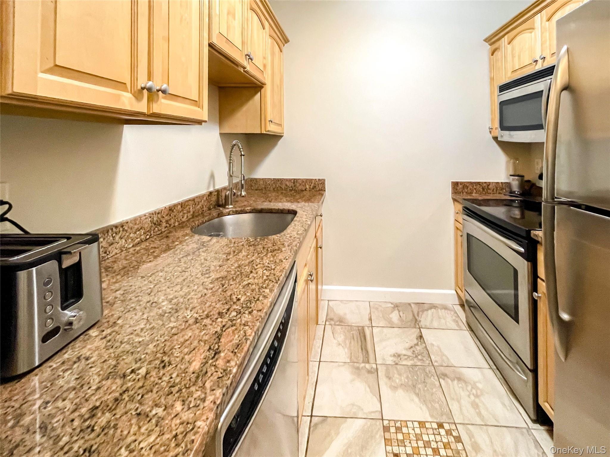 Condo Beach 117th  Queens, NY 11694, MLS-937338-7