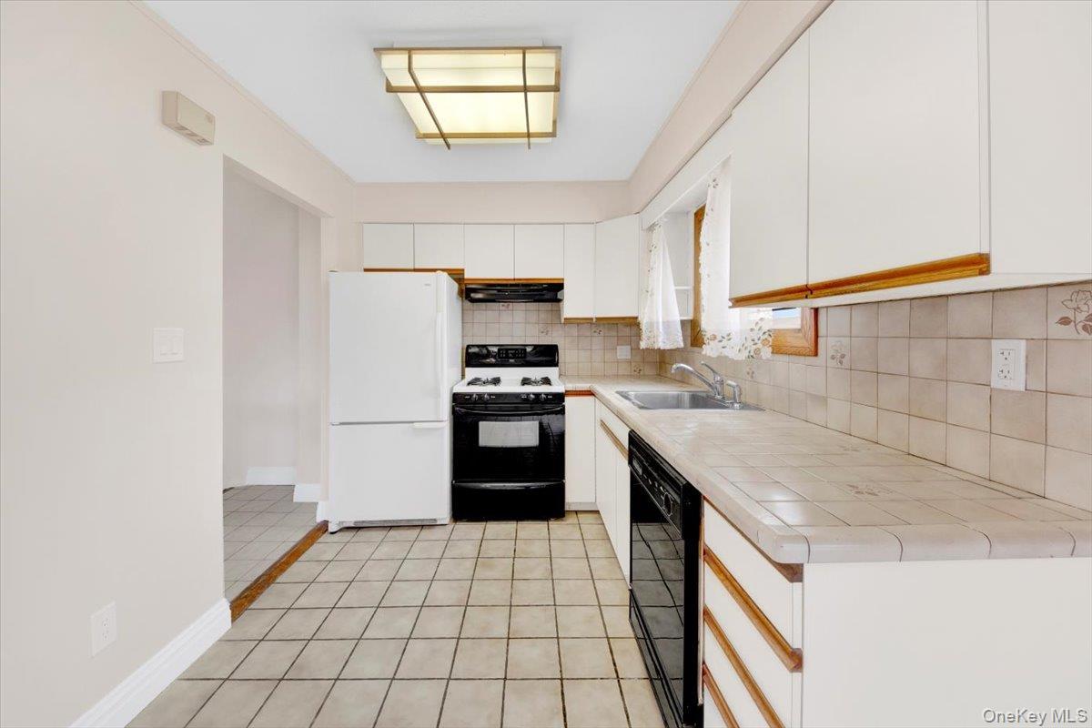 Single Family Ellsworth  Bronx, NY 10465, MLS-937409-10