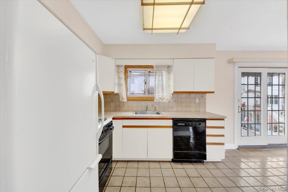 Single Family Ellsworth  Bronx, NY 10465, MLS-937409-11