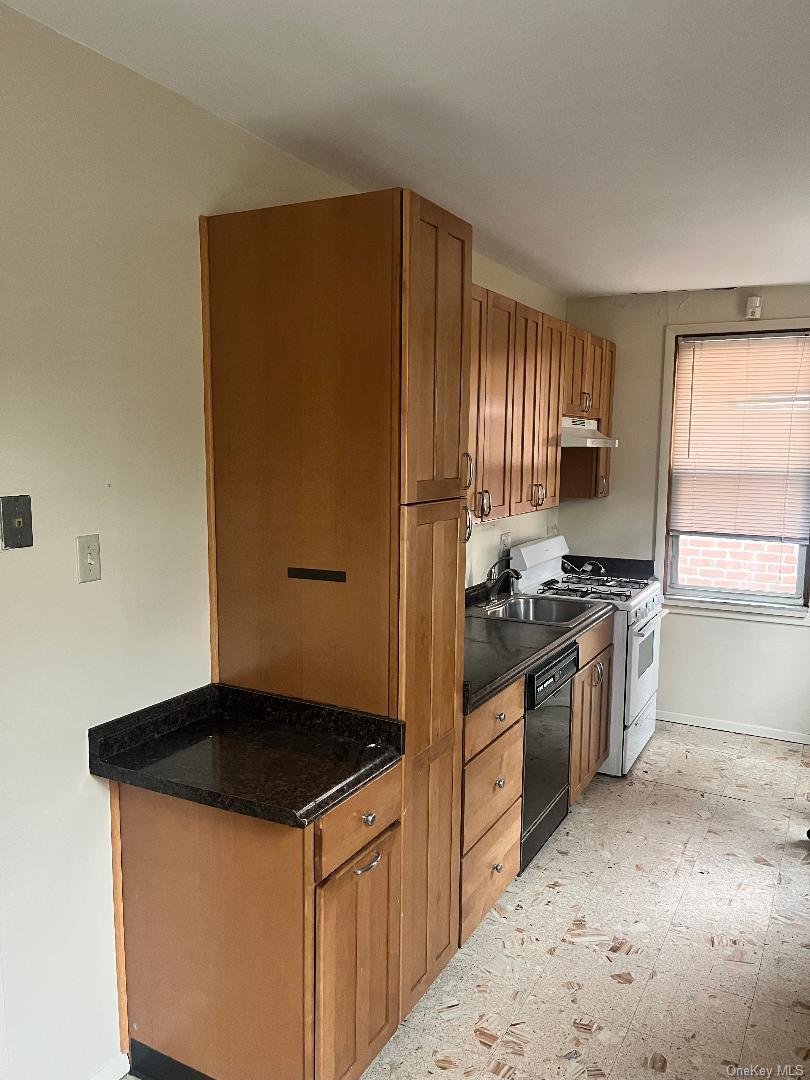 Single Family 33rd  Queens, NY 11105, MLS-937439-4