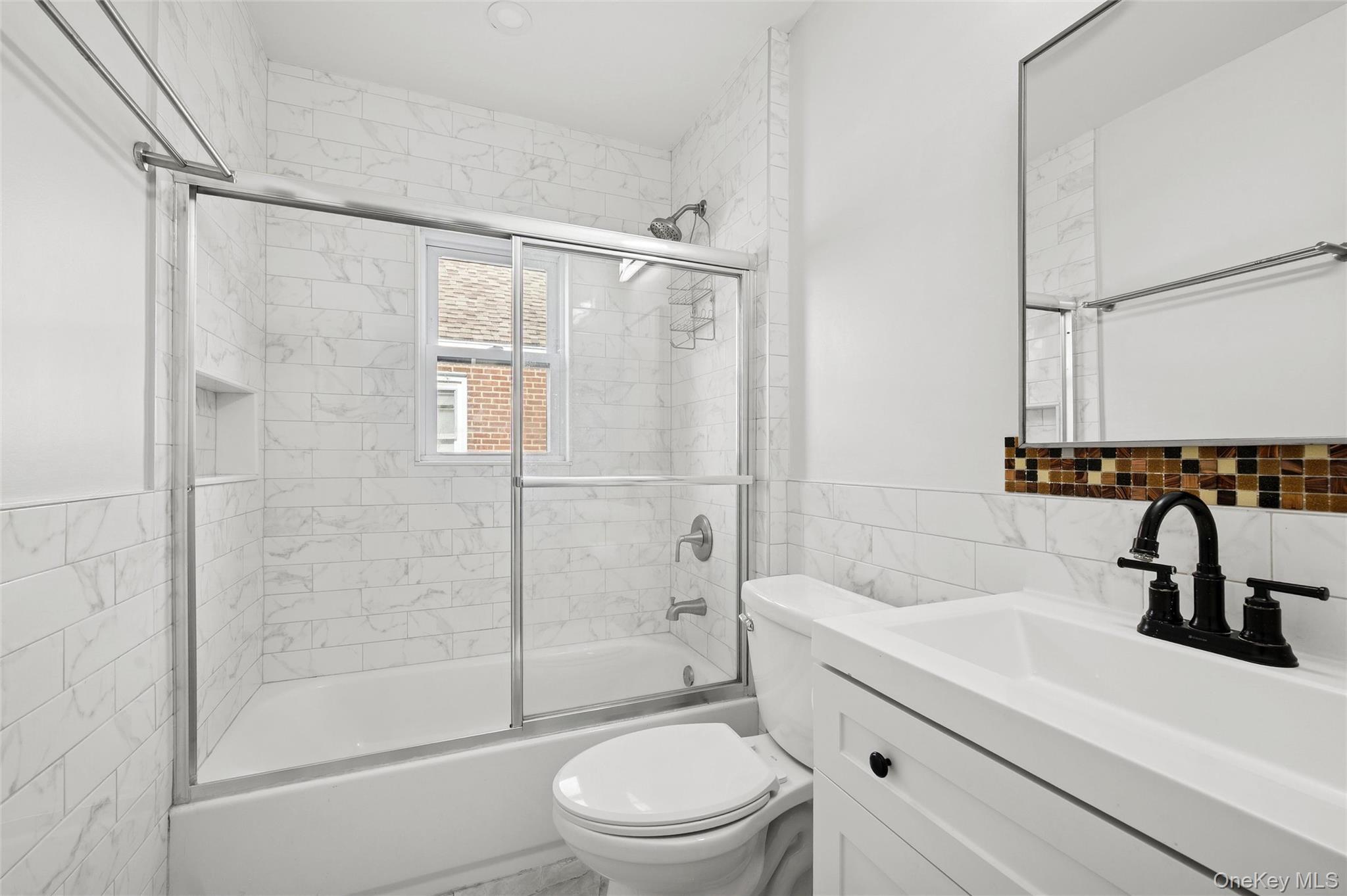 Single Family Caroline  Nassau County, NY 11010, MLS-937543-17