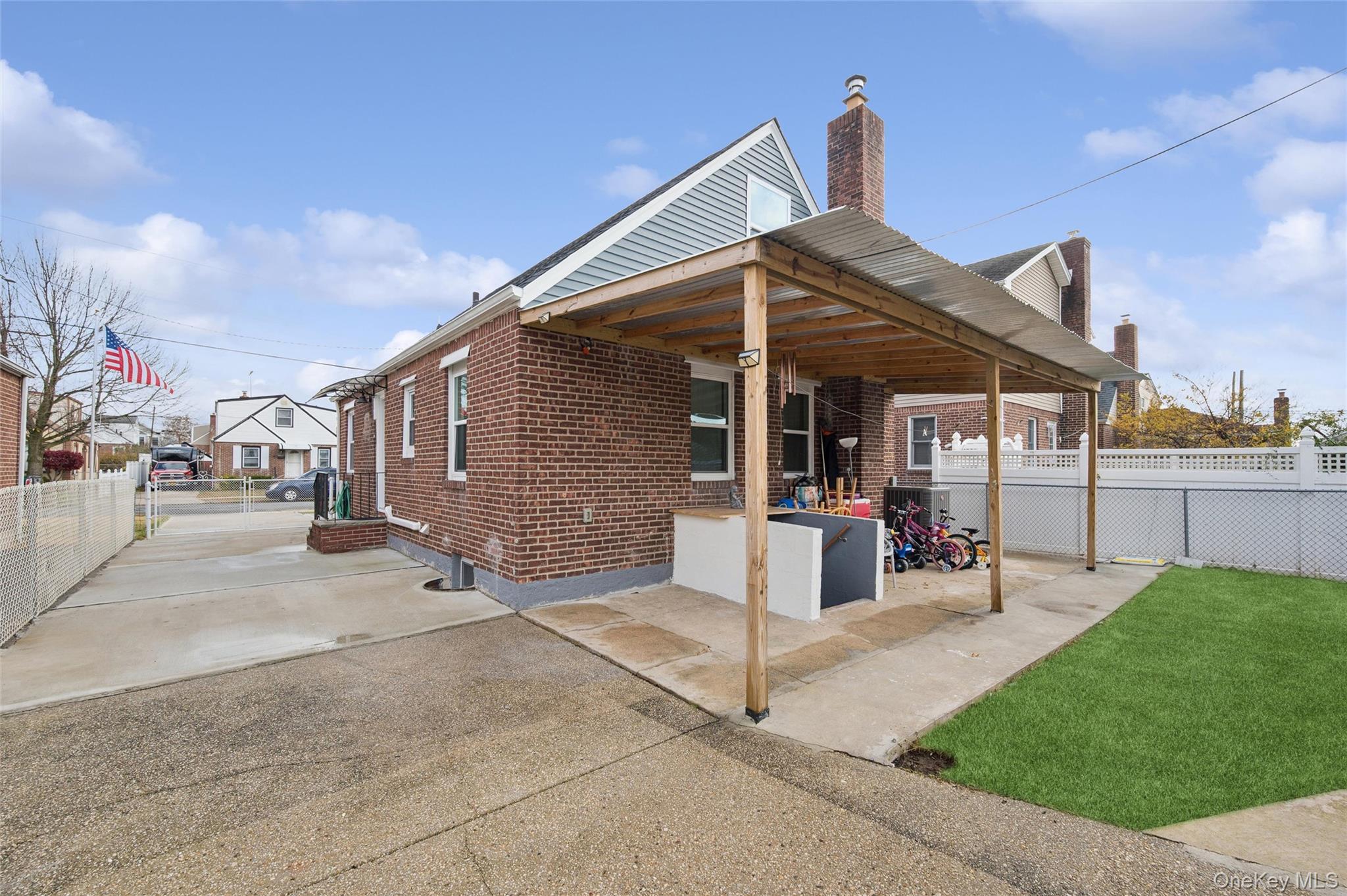 Single Family Caroline  Nassau County, NY 11010, MLS-937543-25