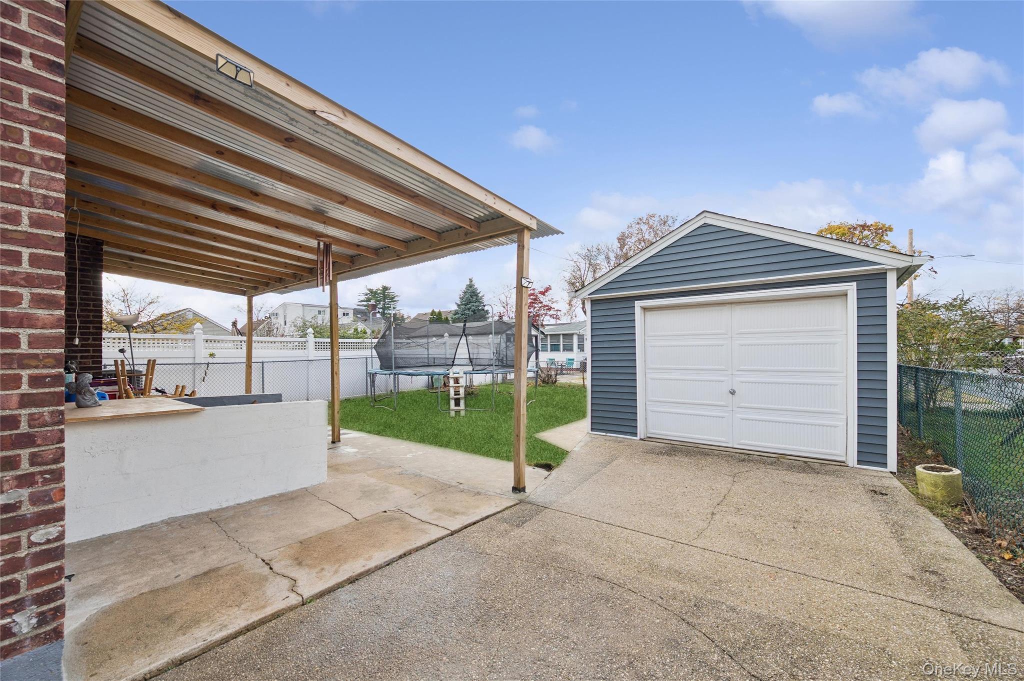 Single Family Caroline  Nassau County, NY 11010, MLS-937543-27