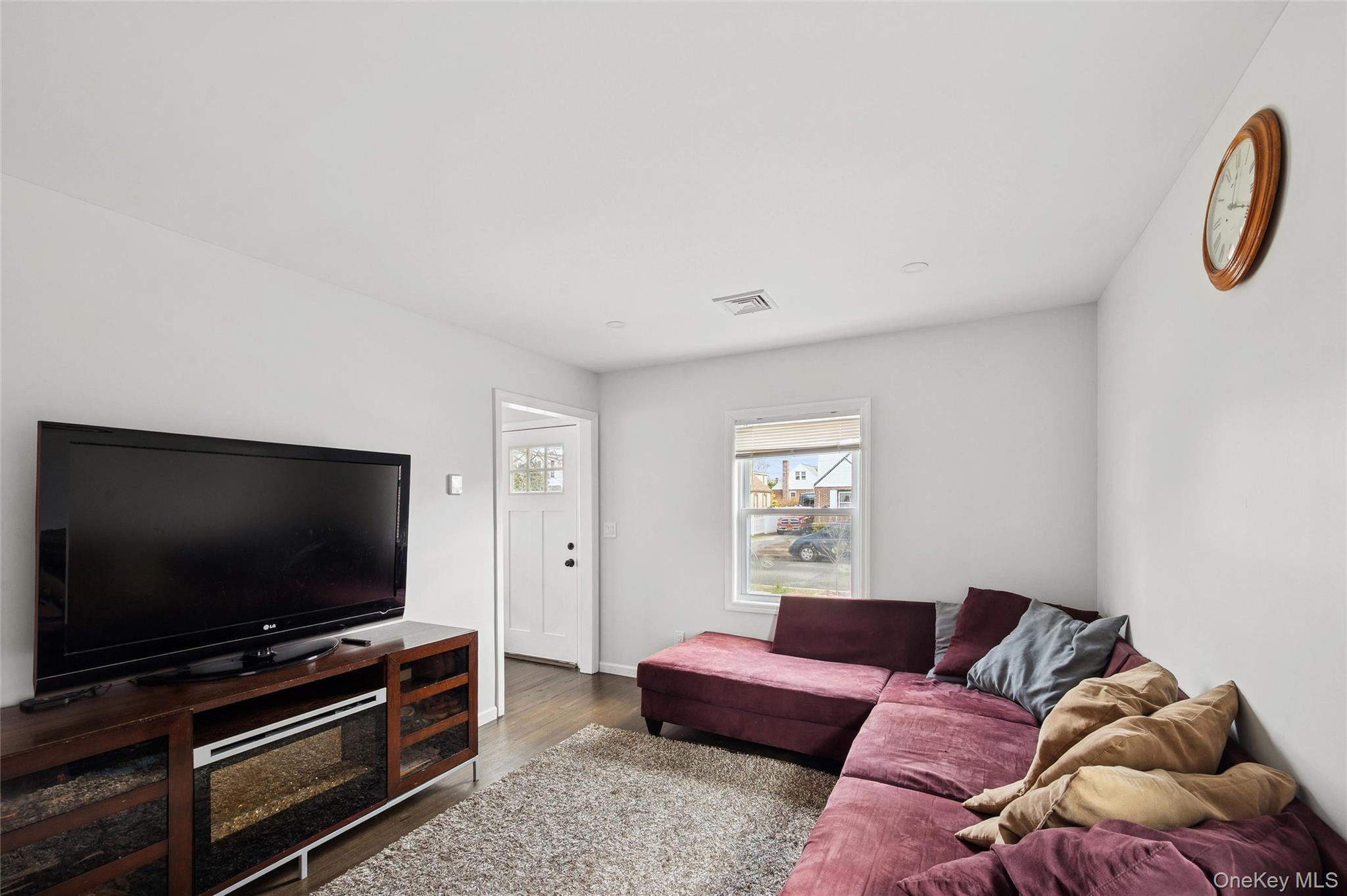 Single Family Caroline  Nassau County, NY 11010, MLS-937543-5