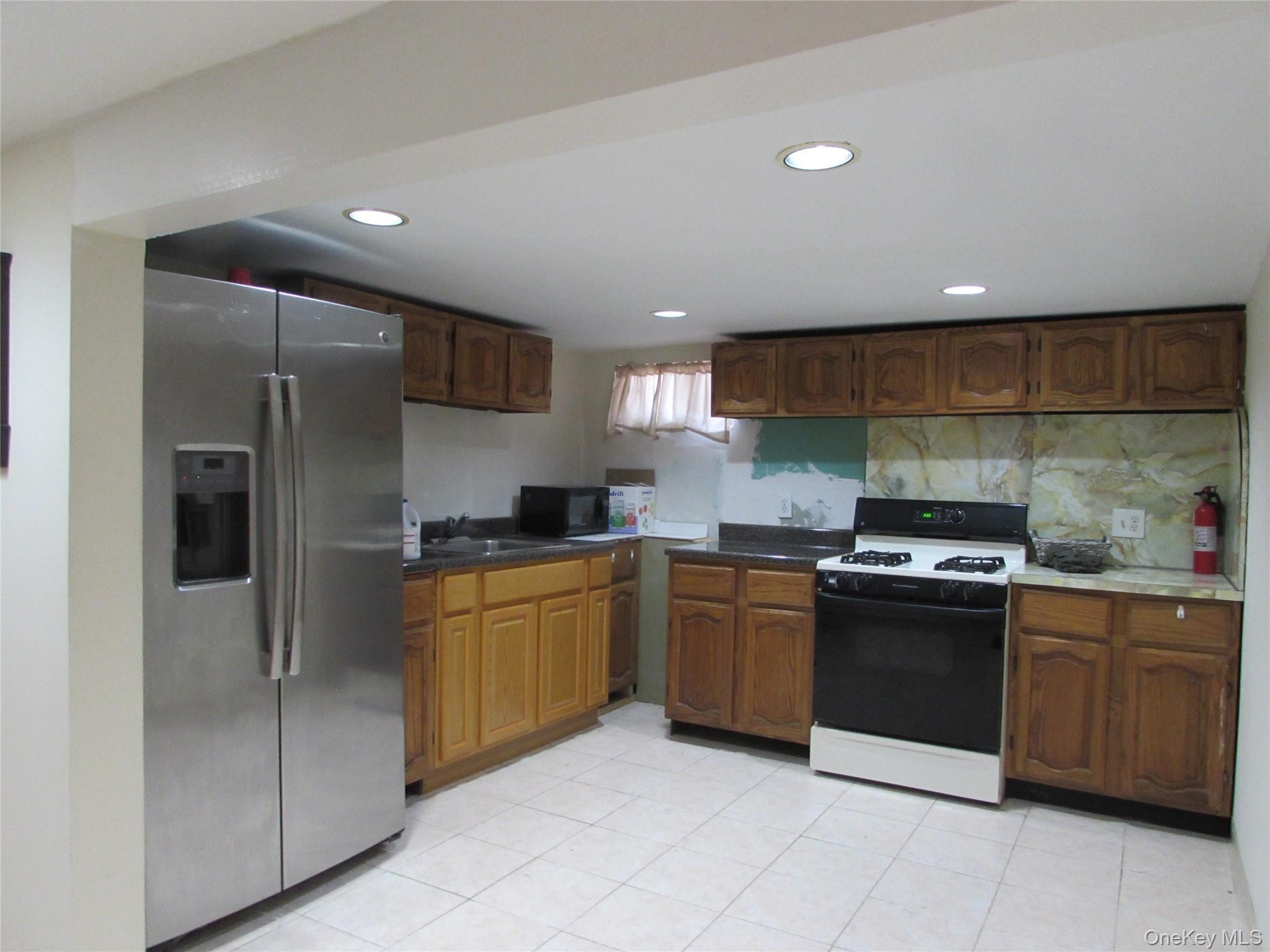 Single Family Windmill Suffolk County, NY 11704, MLS-937550-17