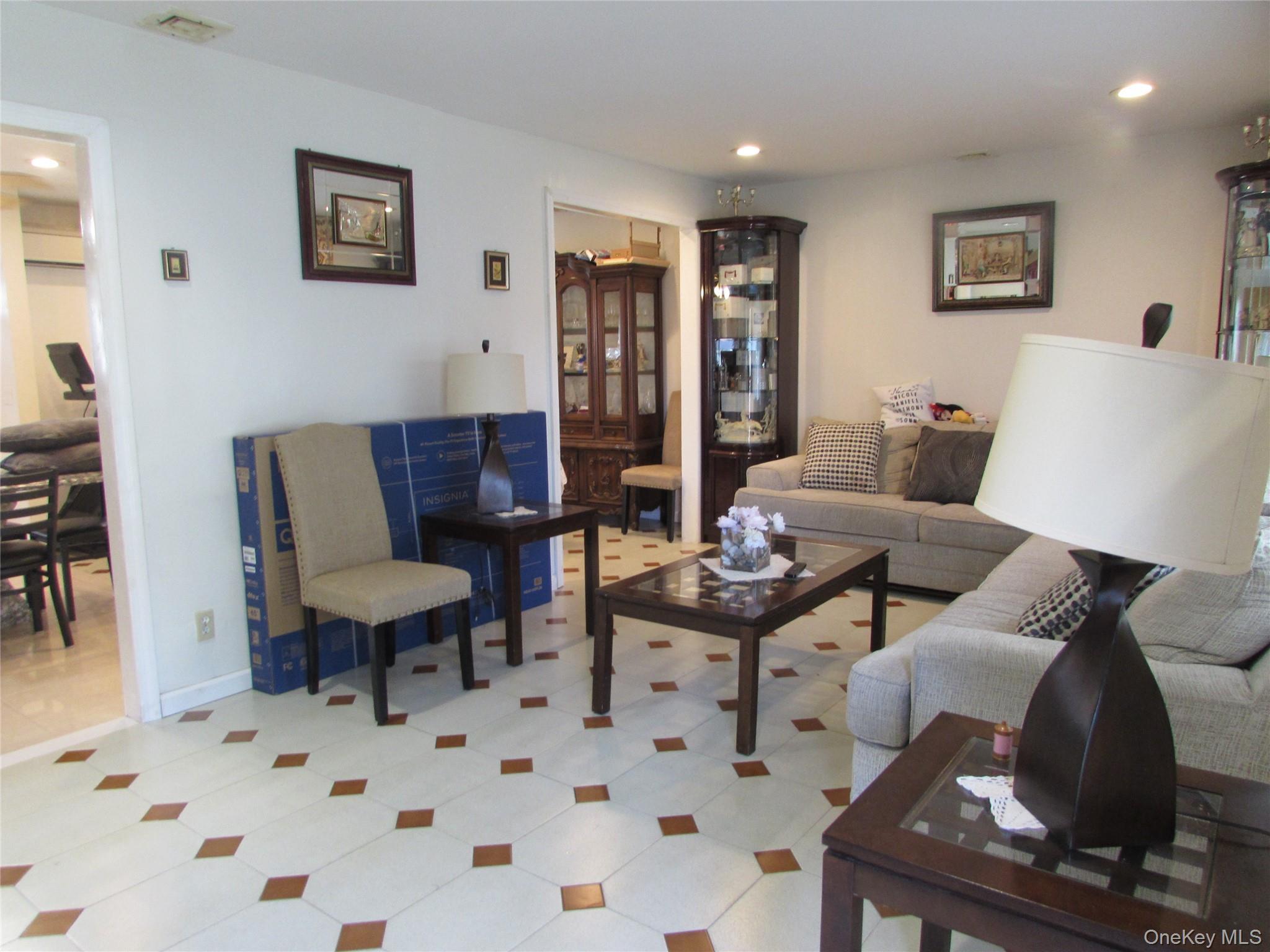 Single Family Windmill Suffolk County, NY 11704, MLS-937550-3