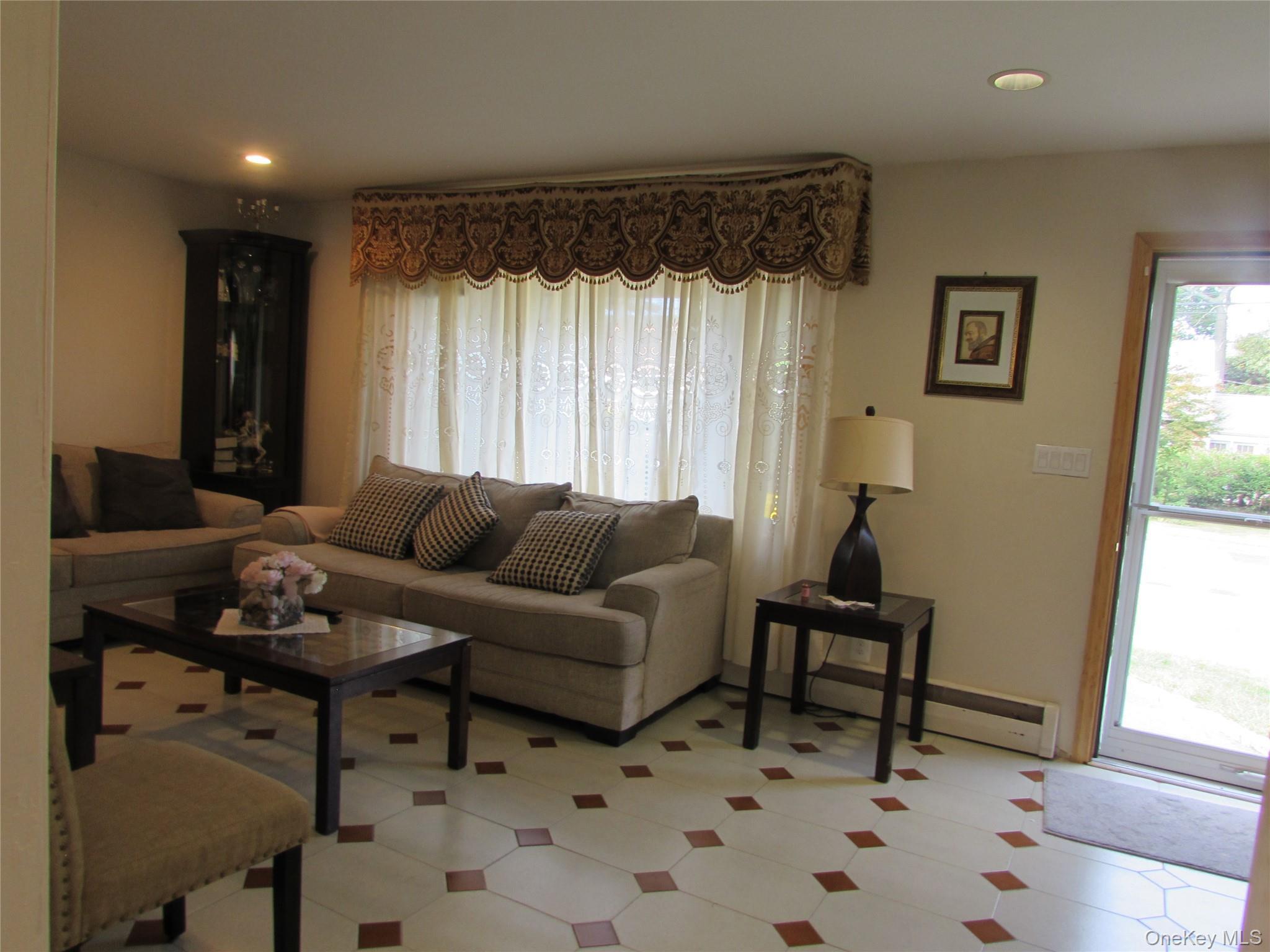 Single Family Windmill Suffolk County, NY 11704, MLS-937550-5