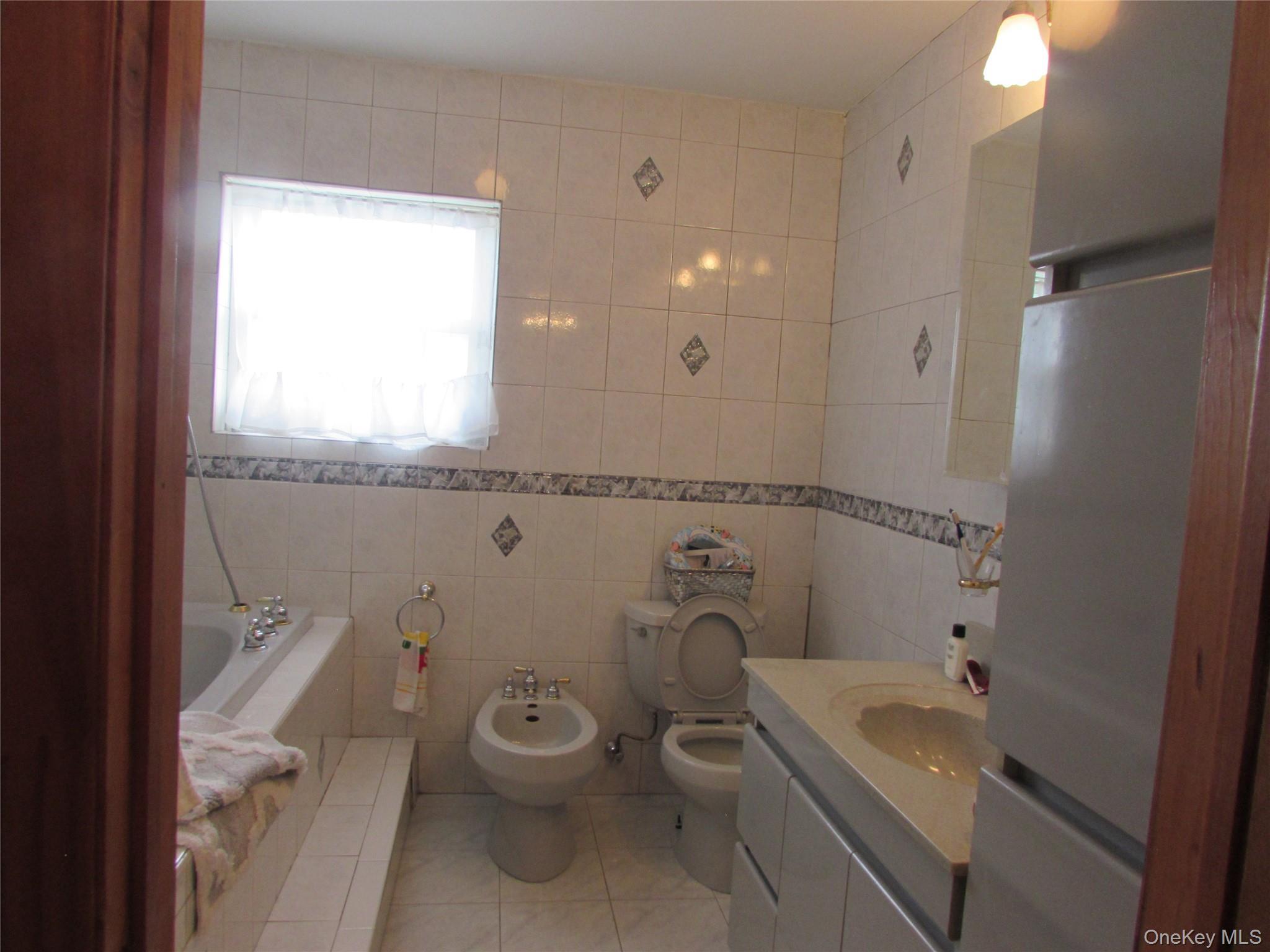 Single Family Windmill Suffolk County, NY 11704, MLS-937550-6